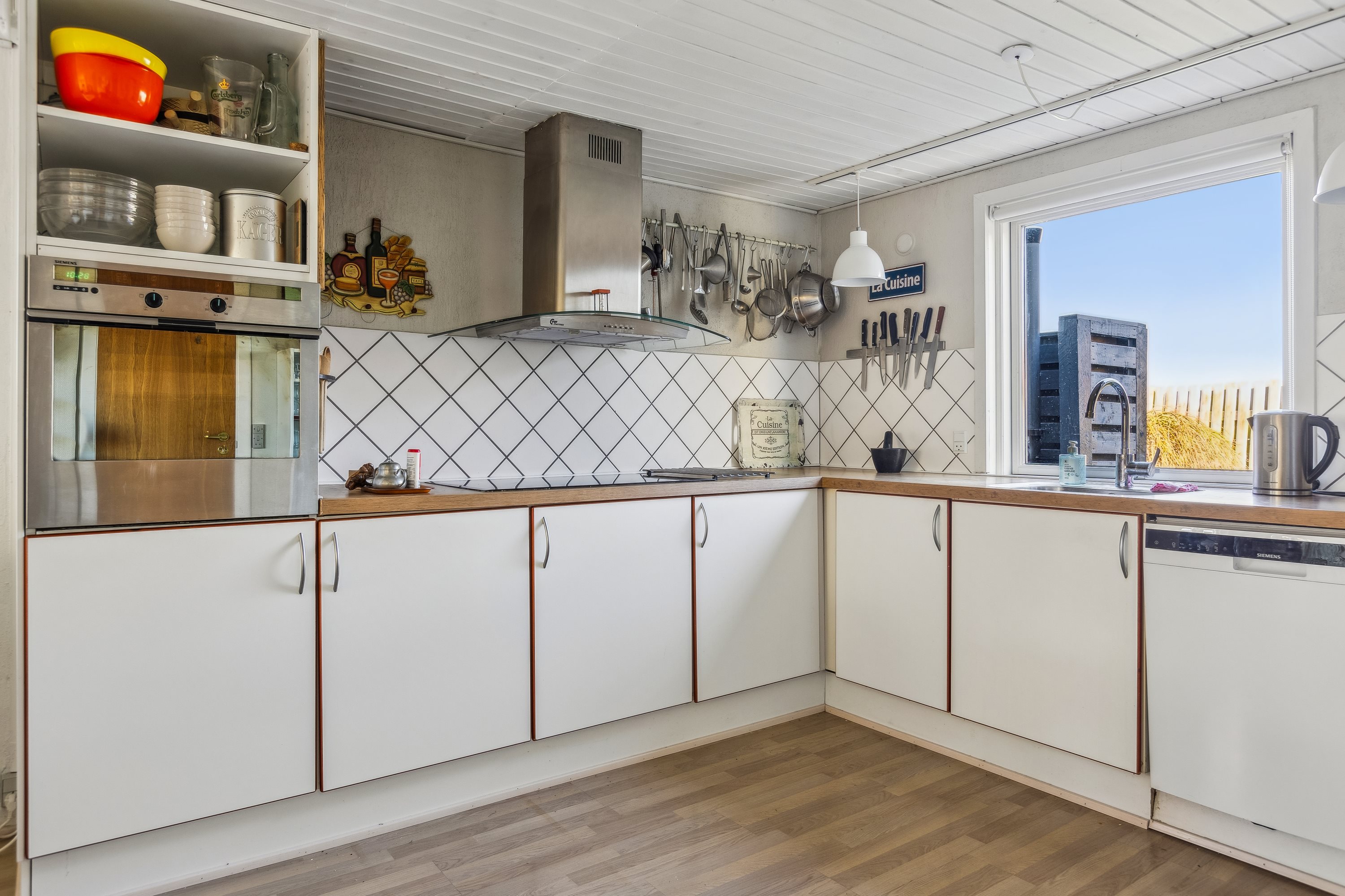 Fremhævet køkken billede i fuldskærmstilstand. Billede af Rønnevænget 15, Tørresø Strand, 5450 Otterup