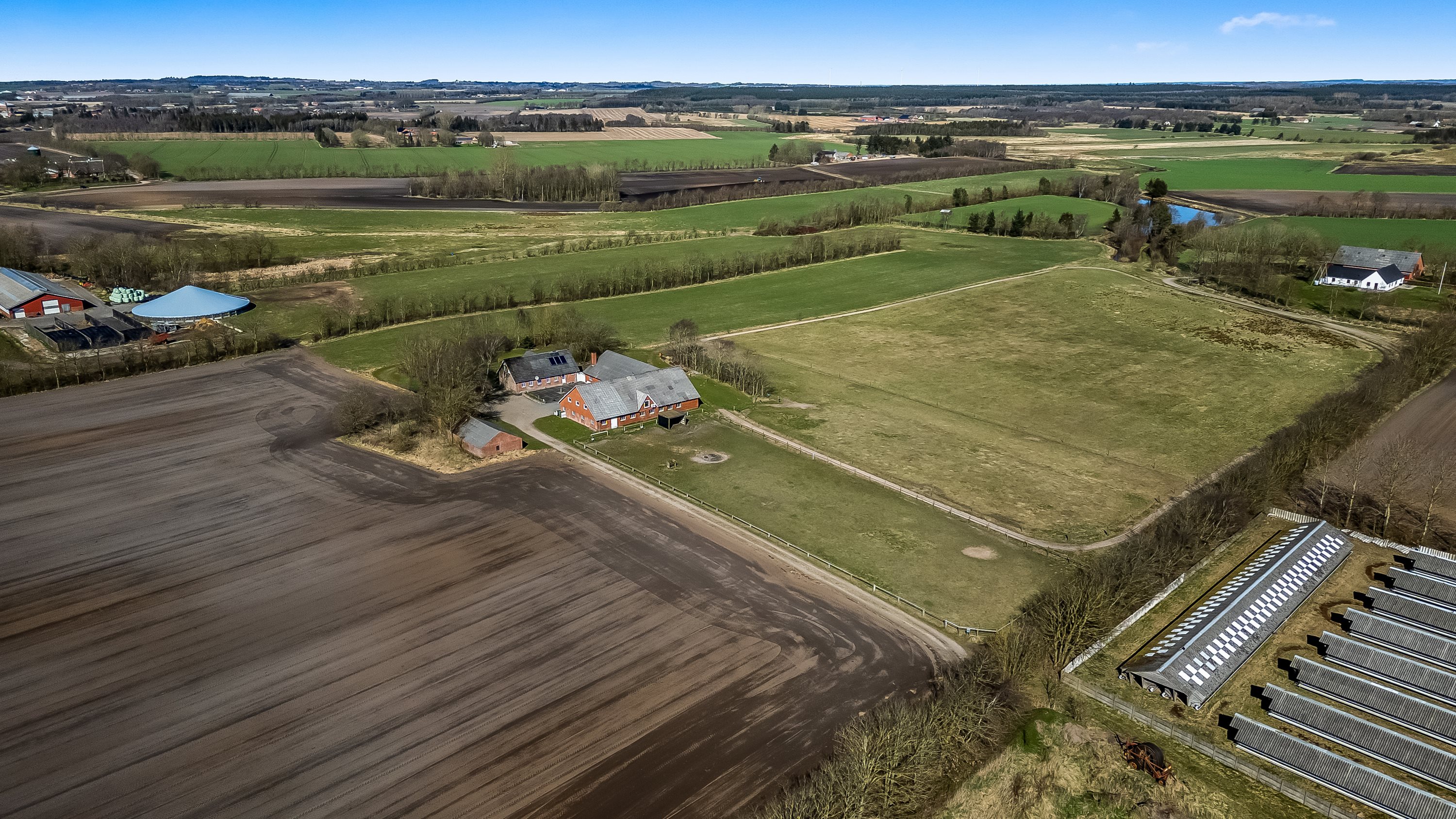 Fremhævet luftfoto billede i fuldskærmstilstand. Billede af Hesselåvej 33, Skave, 7500 Holstebro