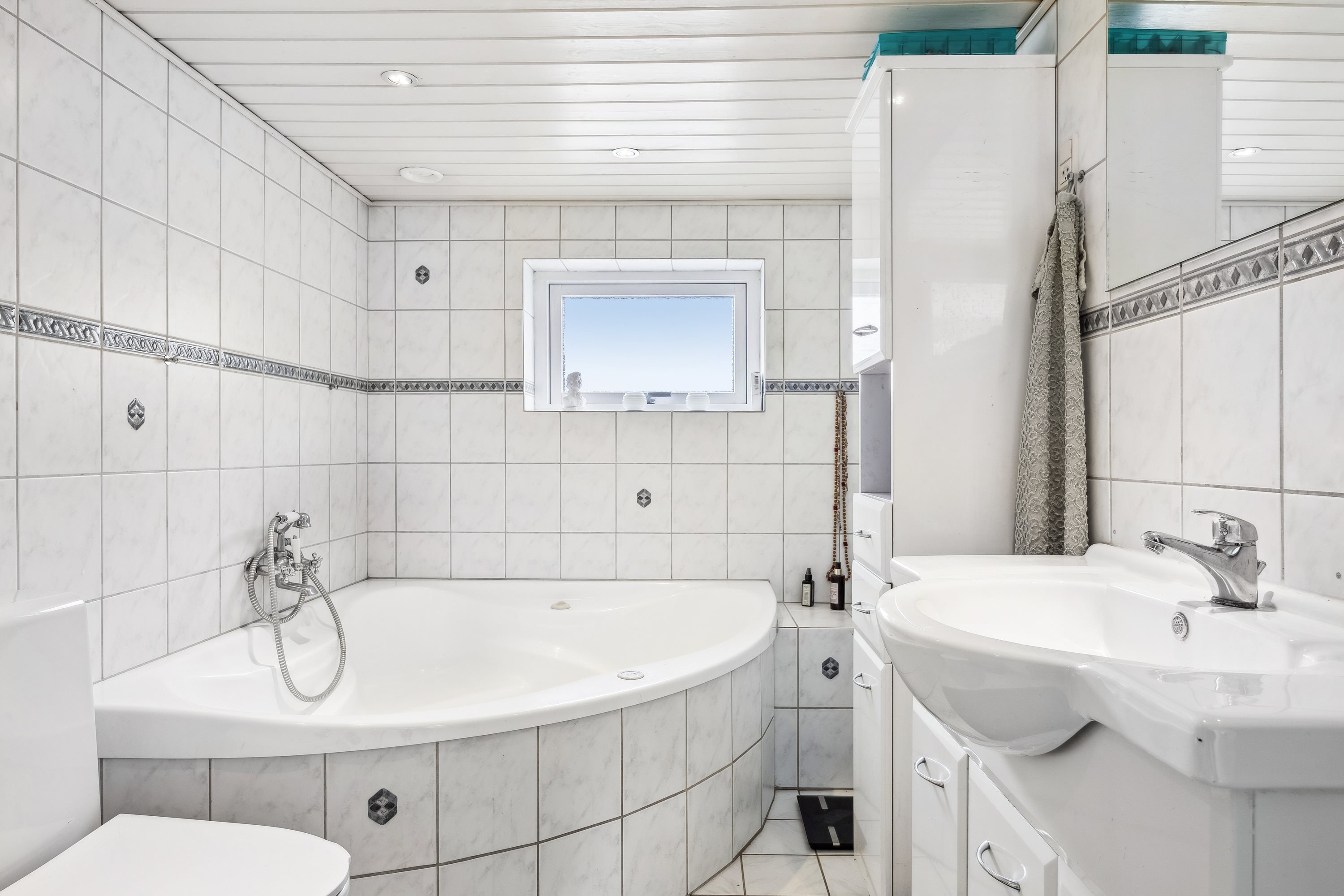 Fremhævet badeværelse billede i fuldskærmstilstand. Billede af Løve Gl Landevej 17, Løve, 4270 Høng