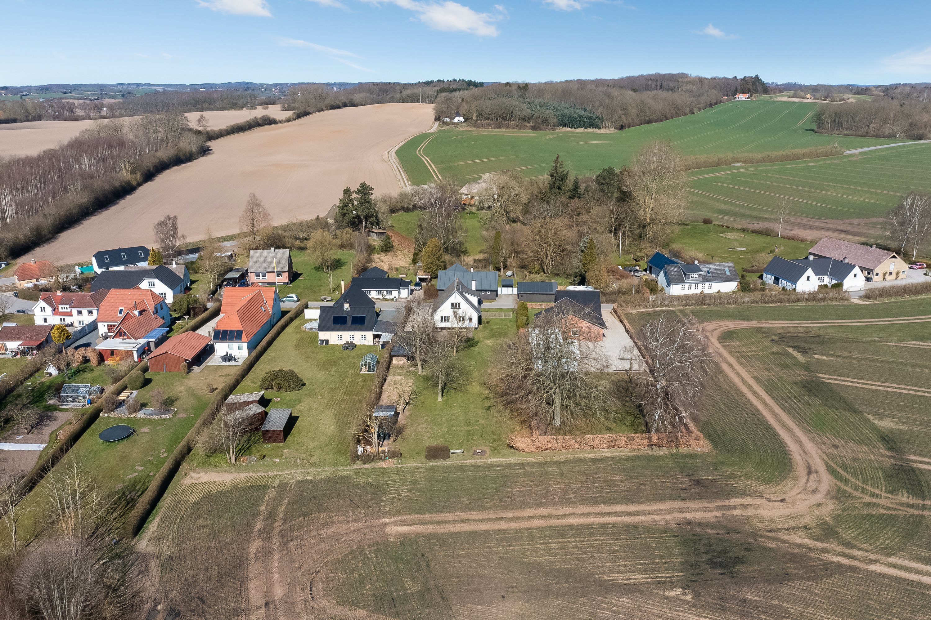 Fremhævet luftfoto billede i fuldskærmstilstand. Billede af Akkerupvej 70, 5683 Haarby