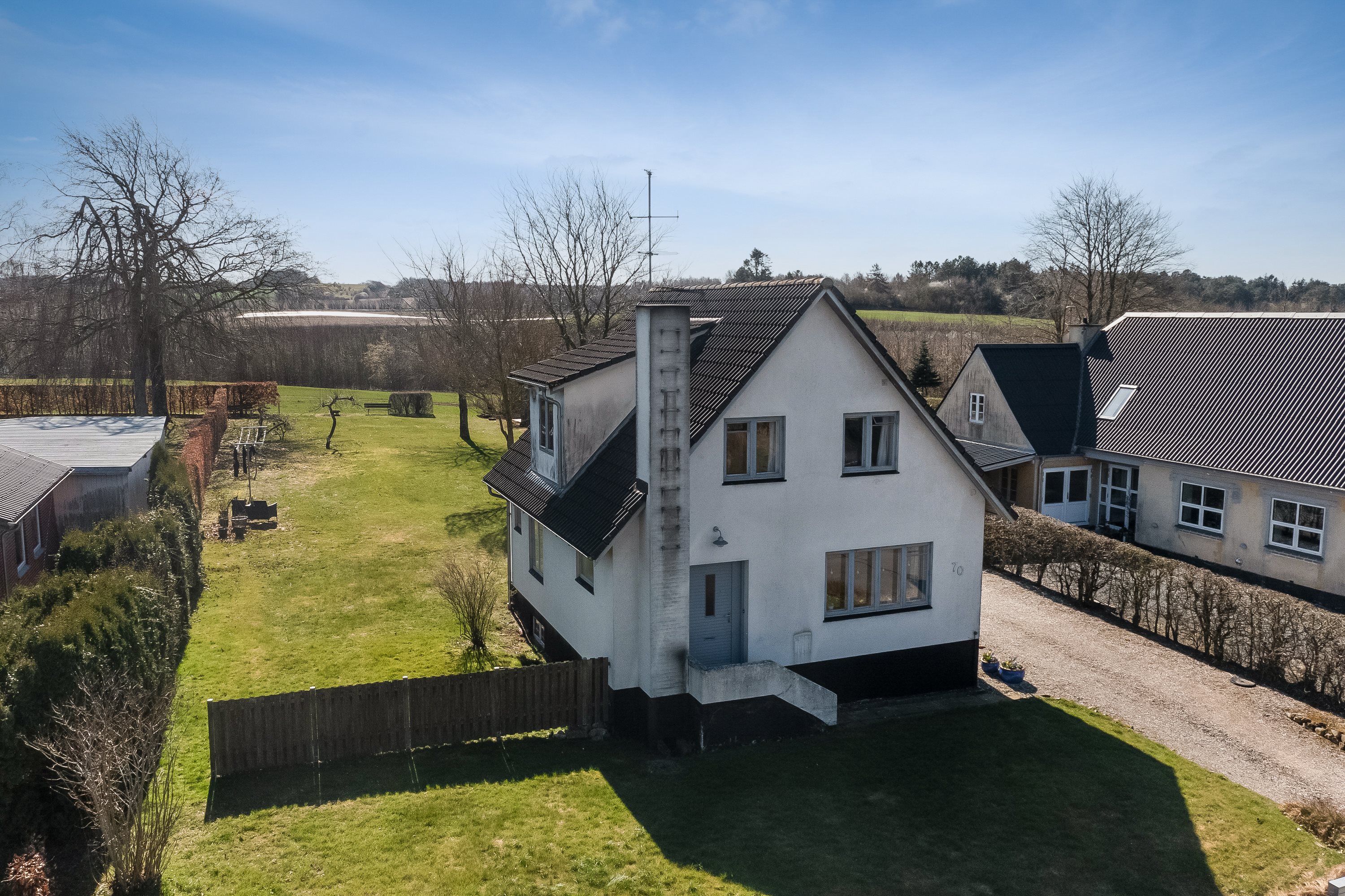 Fremhævet luftfoto billede i fuldskærmstilstand. Billede af Akkerupvej 70, 5683 Haarby