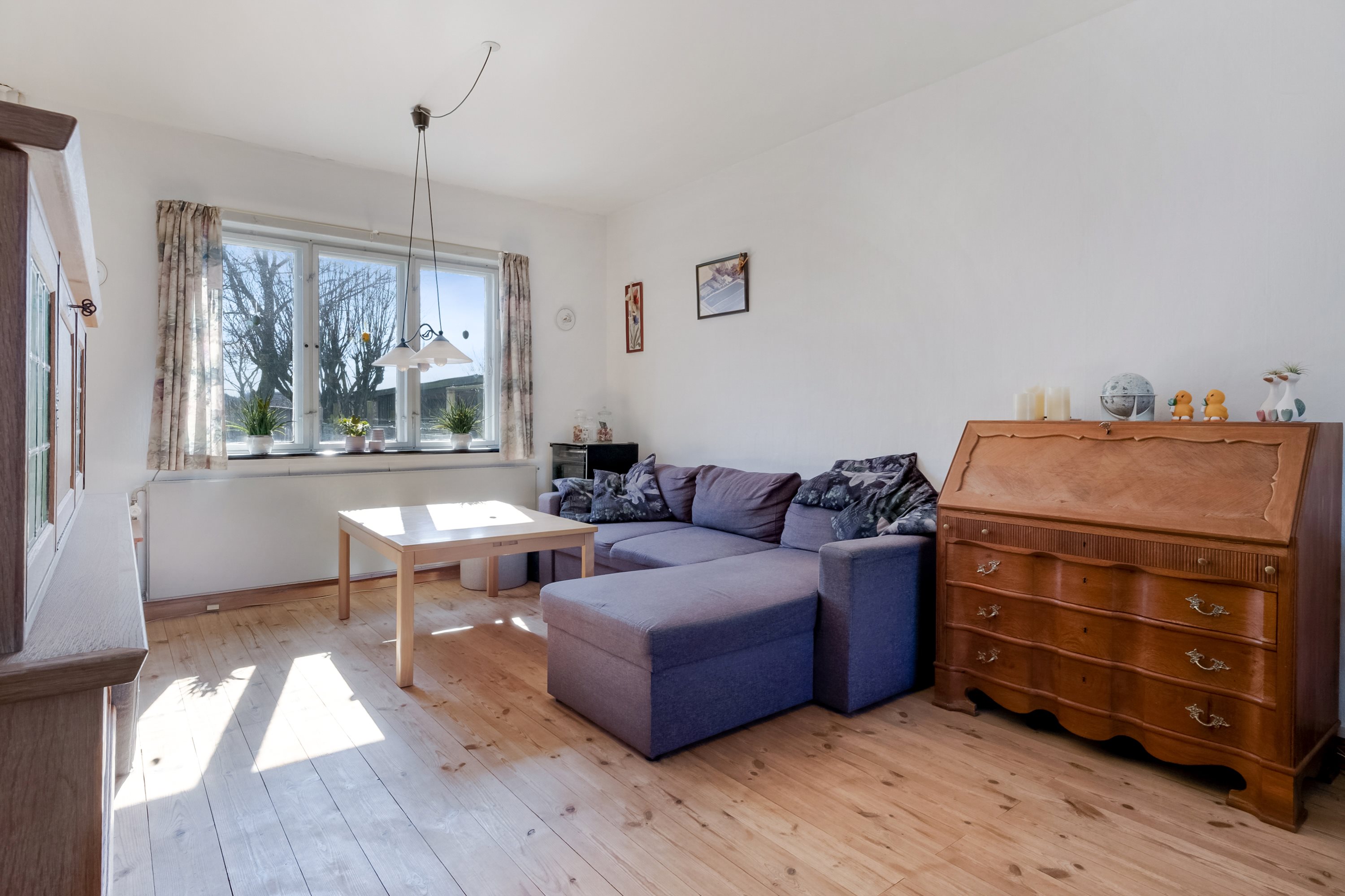 Fremhævet stue billede i fuldskærmstilstand. Billede af Akkerupvej 70, 5683 Haarby