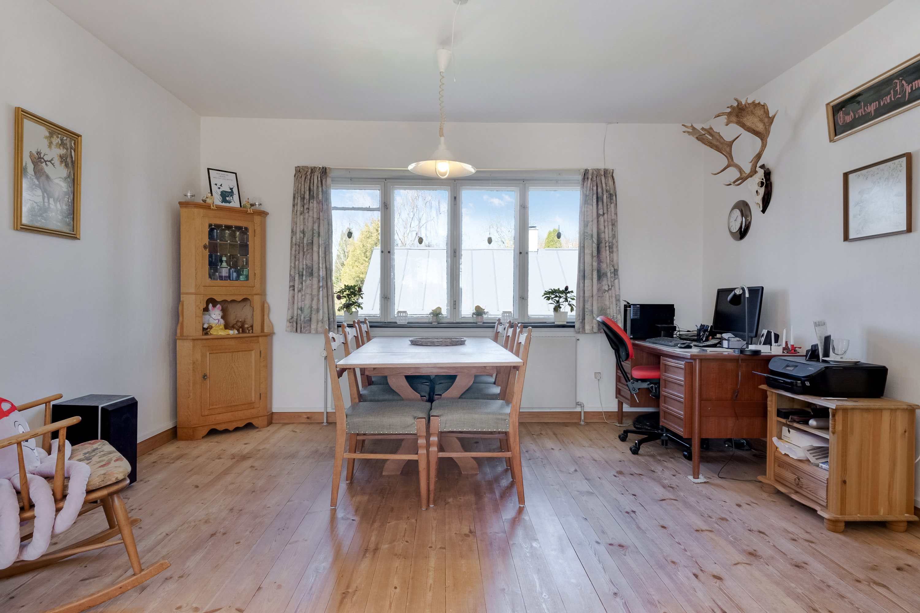 Fremhævet stue billede i fuldskærmstilstand. Billede af Akkerupvej 70, 5683 Haarby