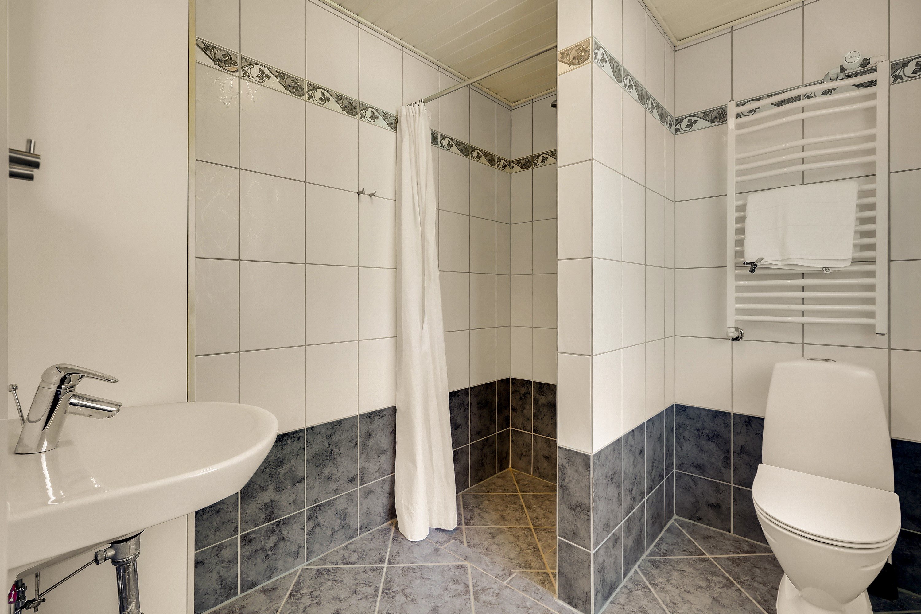 Fremhævet badeværelse billede i fuldskærmstilstand. Billede af Ålborgvej 14, 6700 Esbjerg