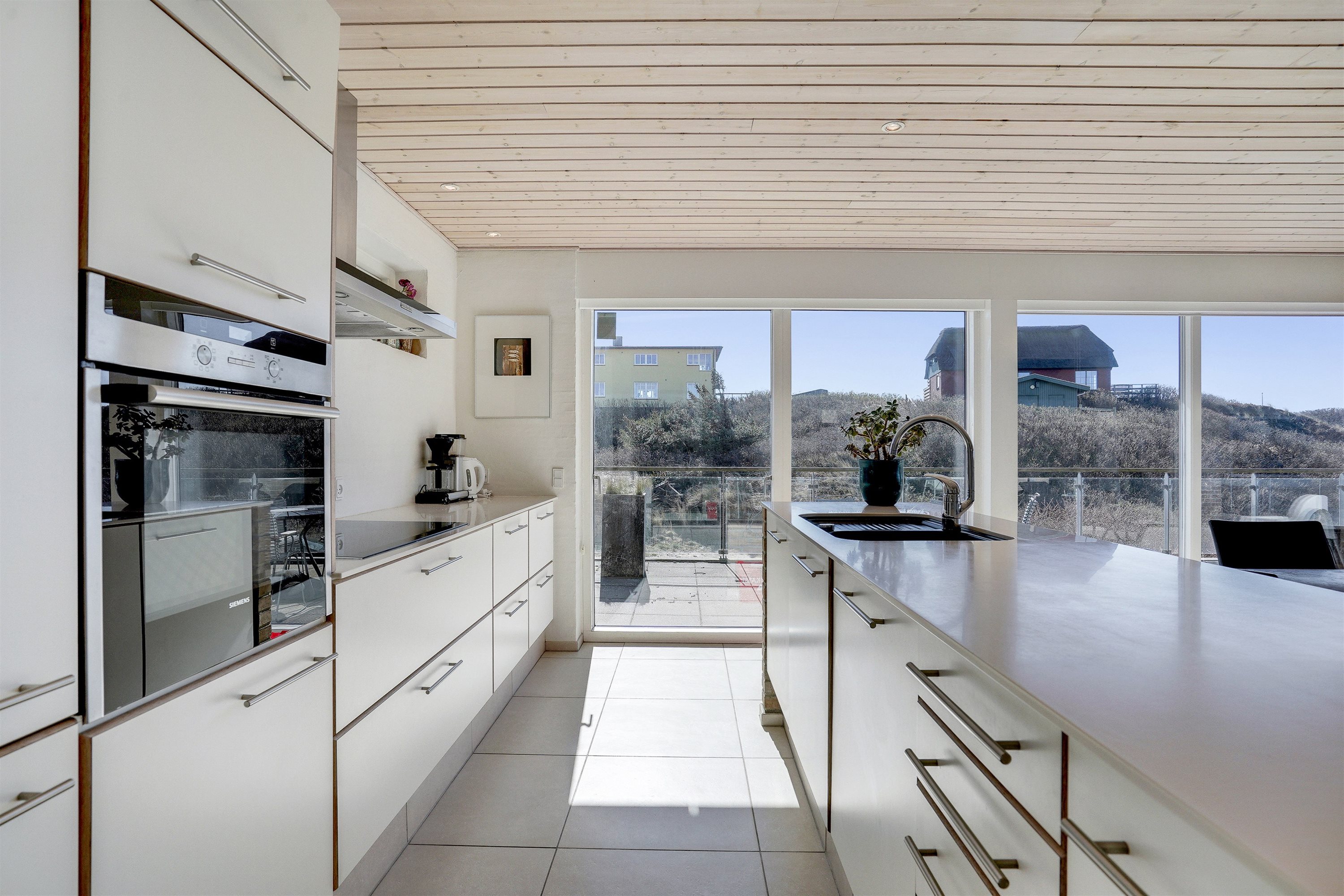 Fremhævet køkken billede i fuldskærmstilstand. Billede af Fasanvej 10, Henne Strand, 6854 Henne