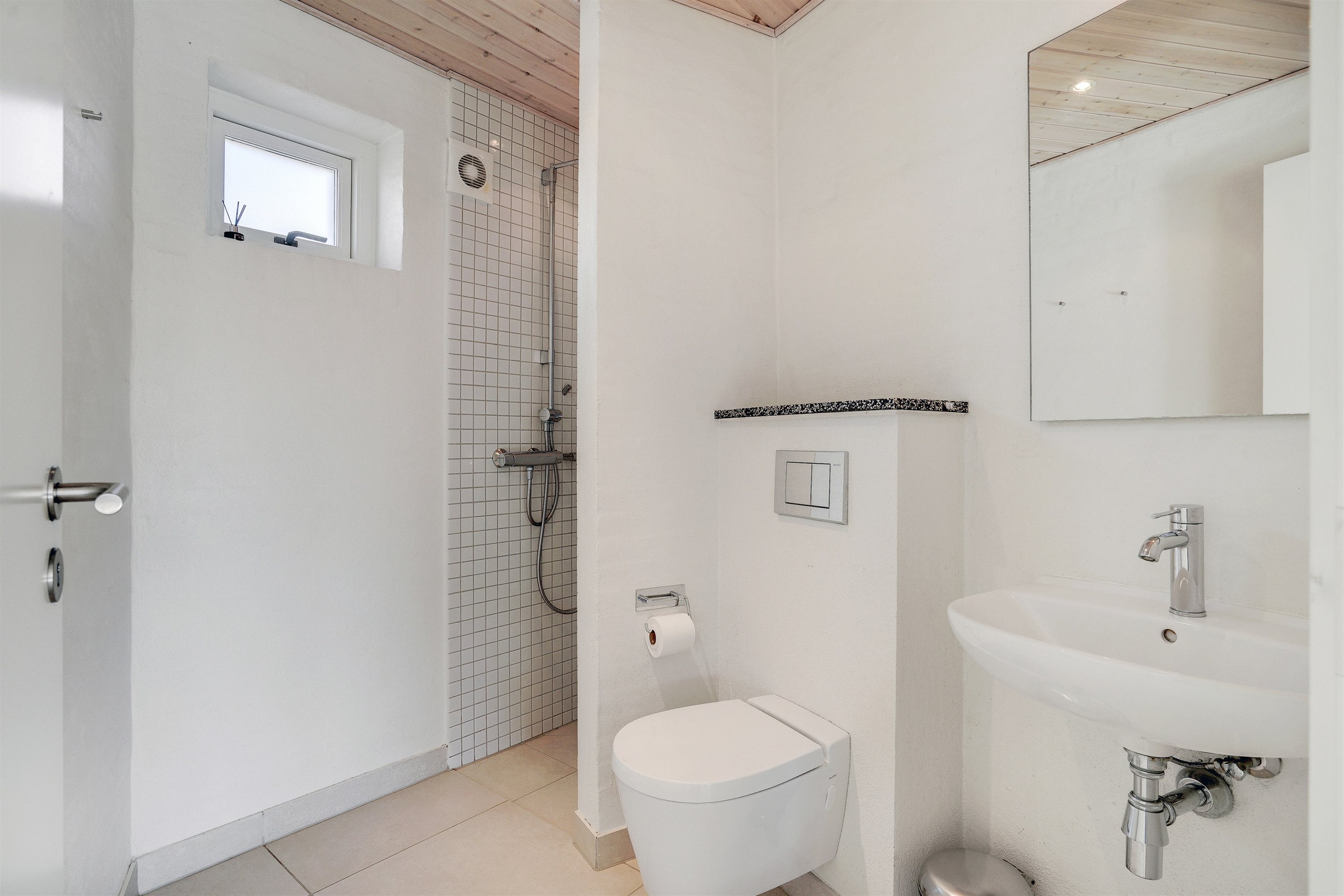 Fremhævet badeværelse billede i fuldskærmstilstand. Billede af Fasanvej 10, Henne Strand, 6854 Henne