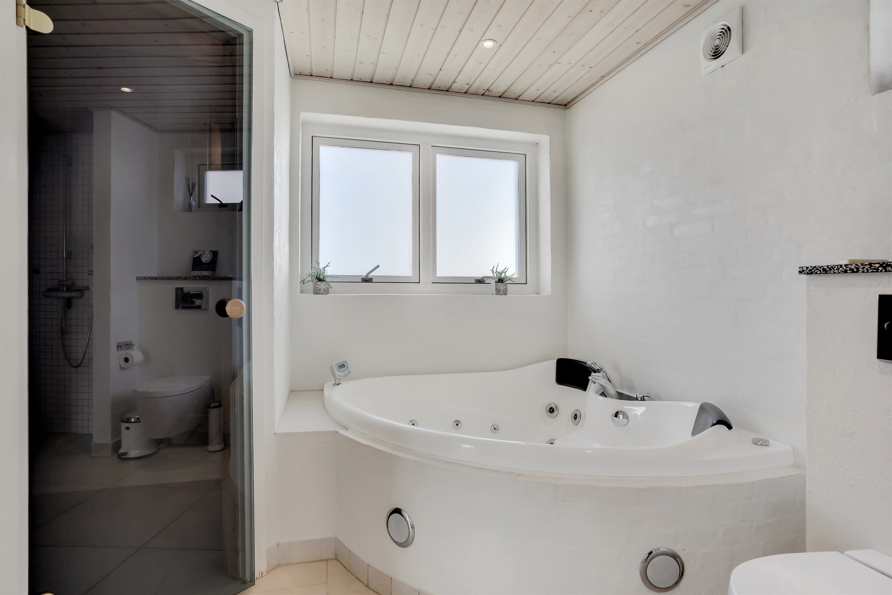 Fremhævet badeværelse billede i fuldskærmstilstand. Billede af Fasanvej 10, Henne Strand, 6854 Henne