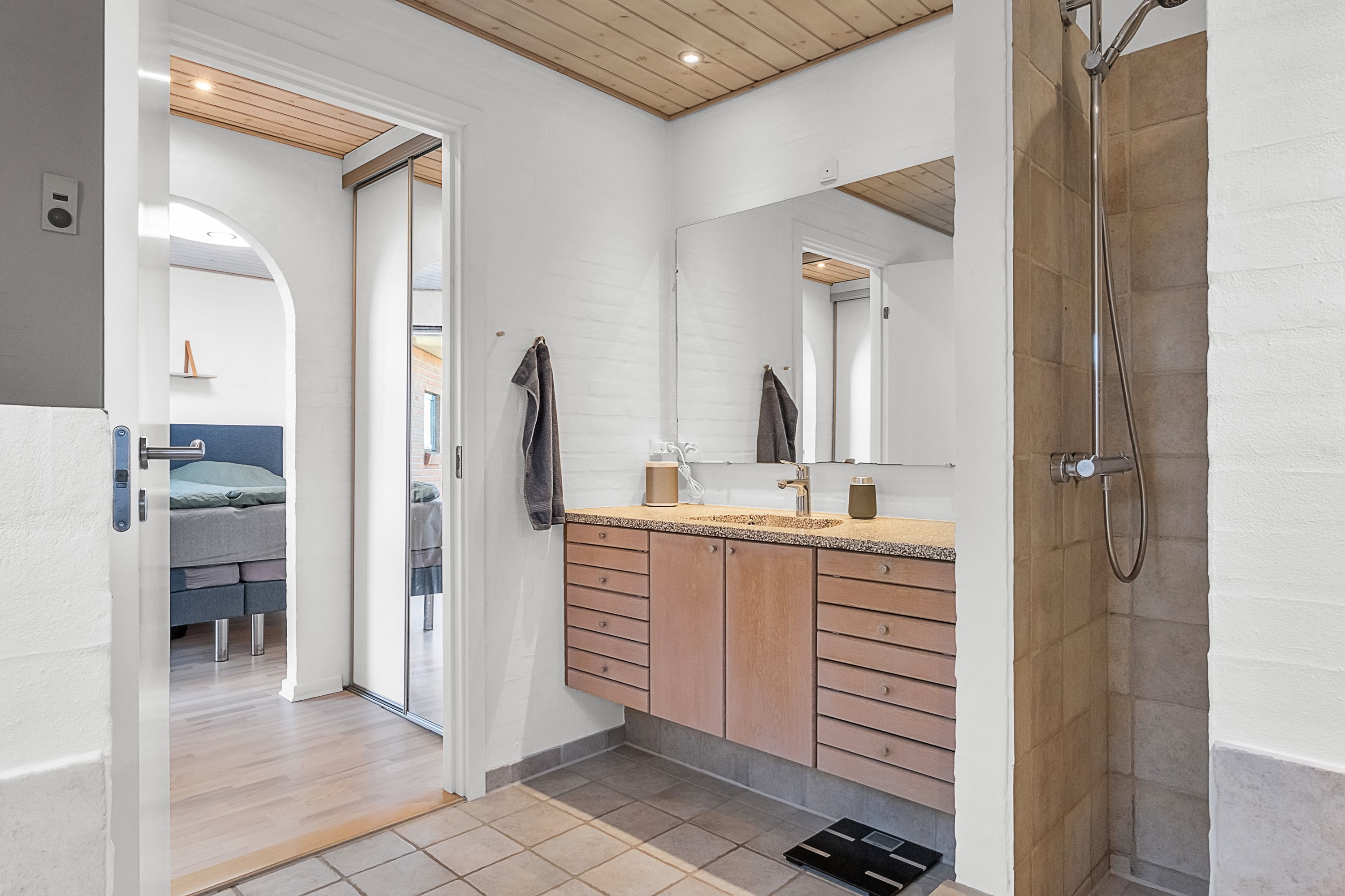 Fremhævet badeværelse billede i fuldskærmstilstand. Billede af Blåbærhaven 11, 8520 Lystrup