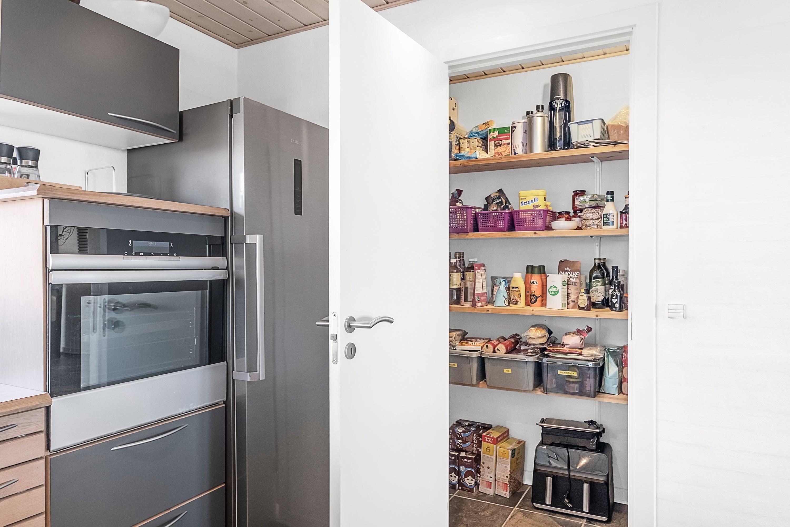 Fremhævet viktualierum billede i fuldskærmstilstand. Billede af Blåbærhaven 11, 8520 Lystrup