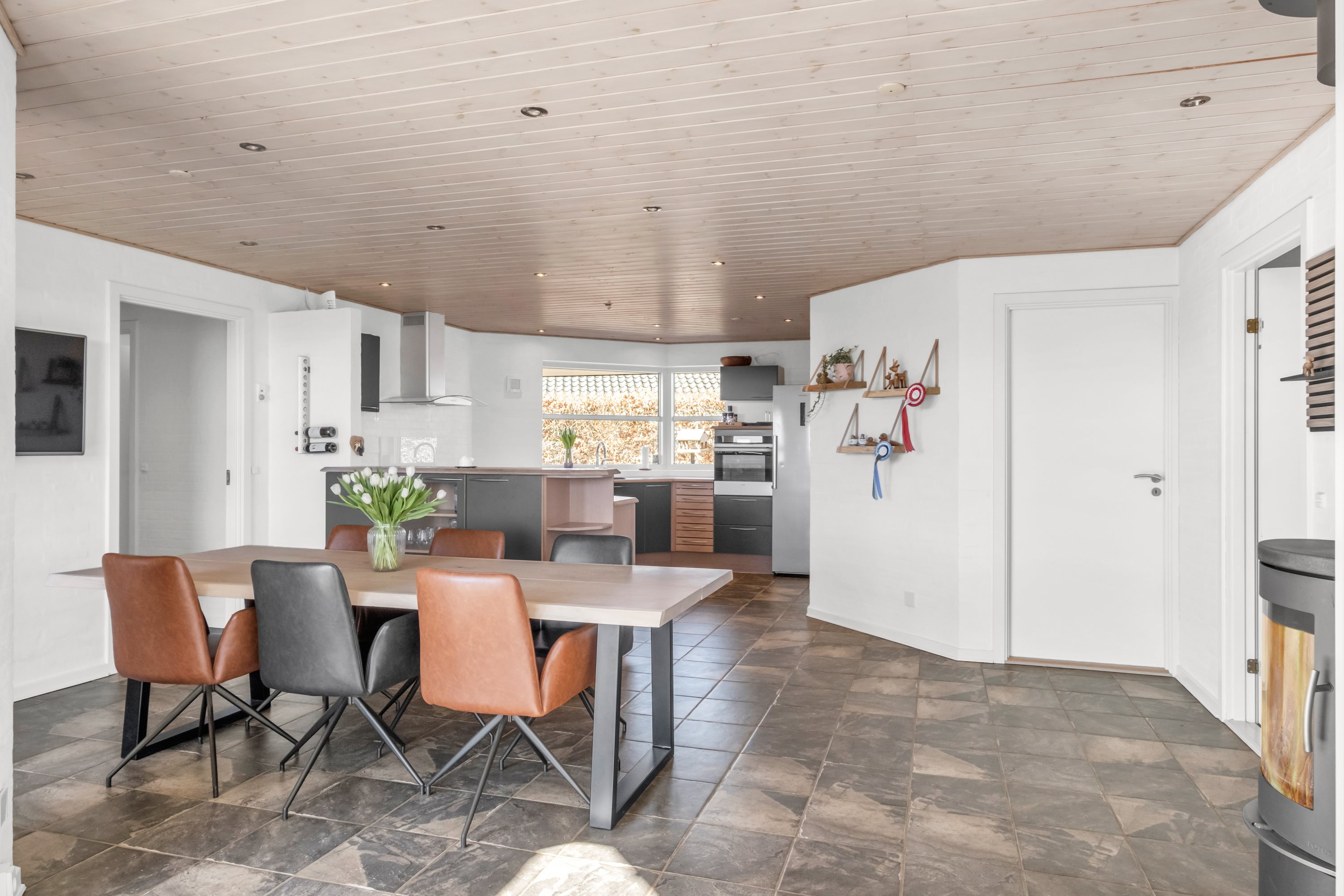 Fremhævet køkken alrum billede i fuldskærmstilstand. Billede af Blåbærhaven 11, 8520 Lystrup