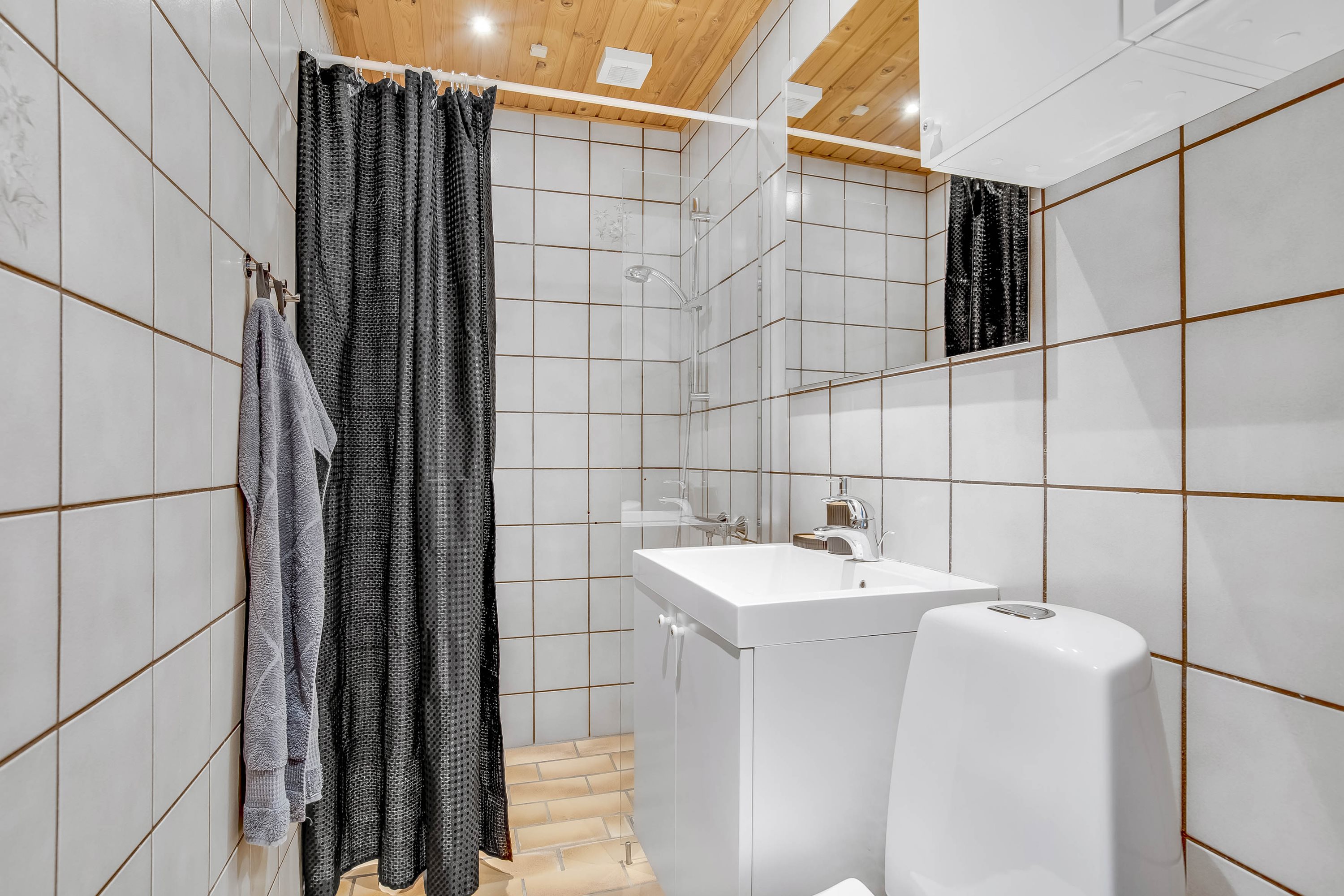 Fremhævet badeværelse billede i fuldskærmstilstand. Billede af Prins Buris Vej 40, Mejdal, 7500 Holstebro