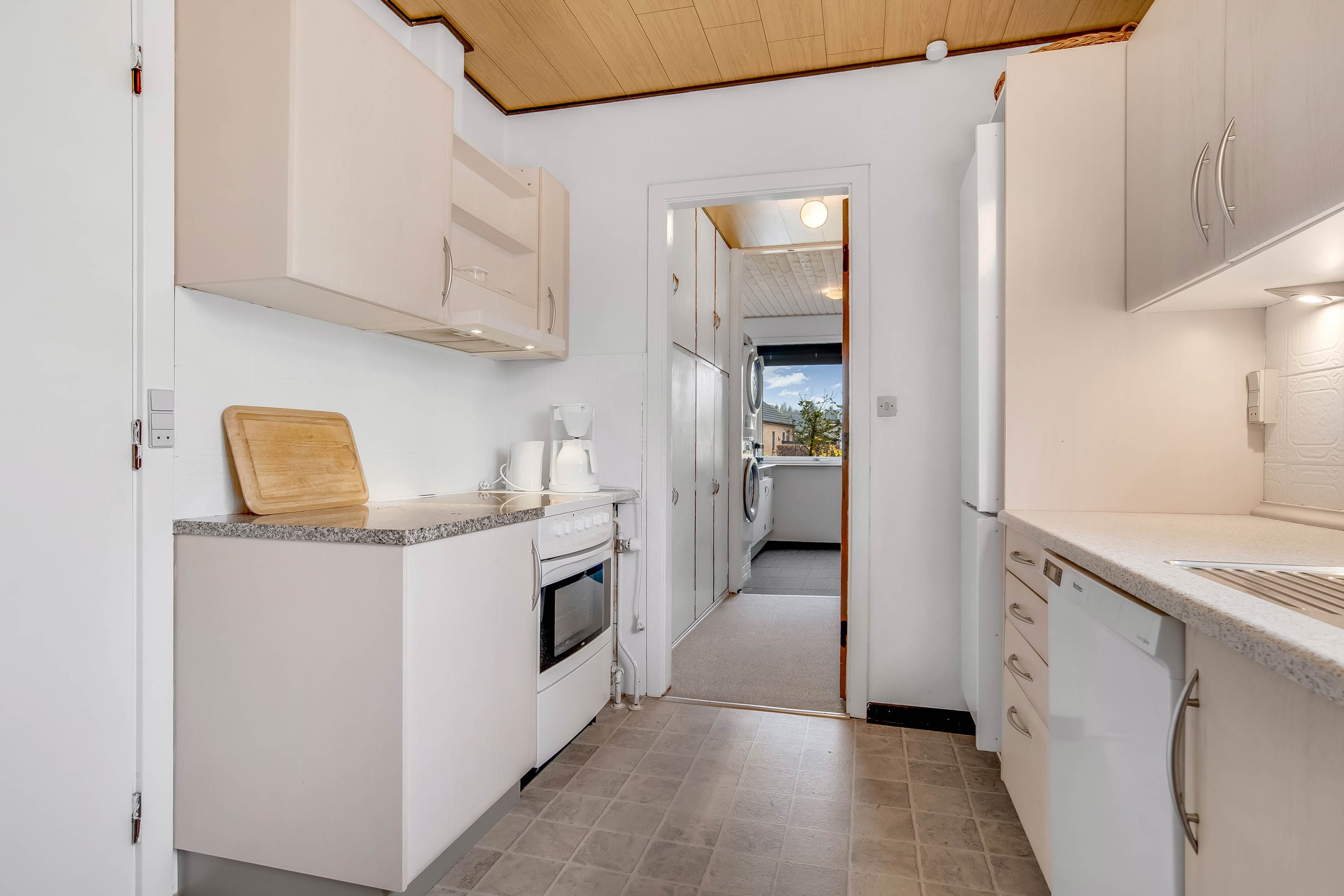 Fremhævet køkken billede i fuldskærmstilstand. Billede af Prins Buris Vej 40, Mejdal, 7500 Holstebro