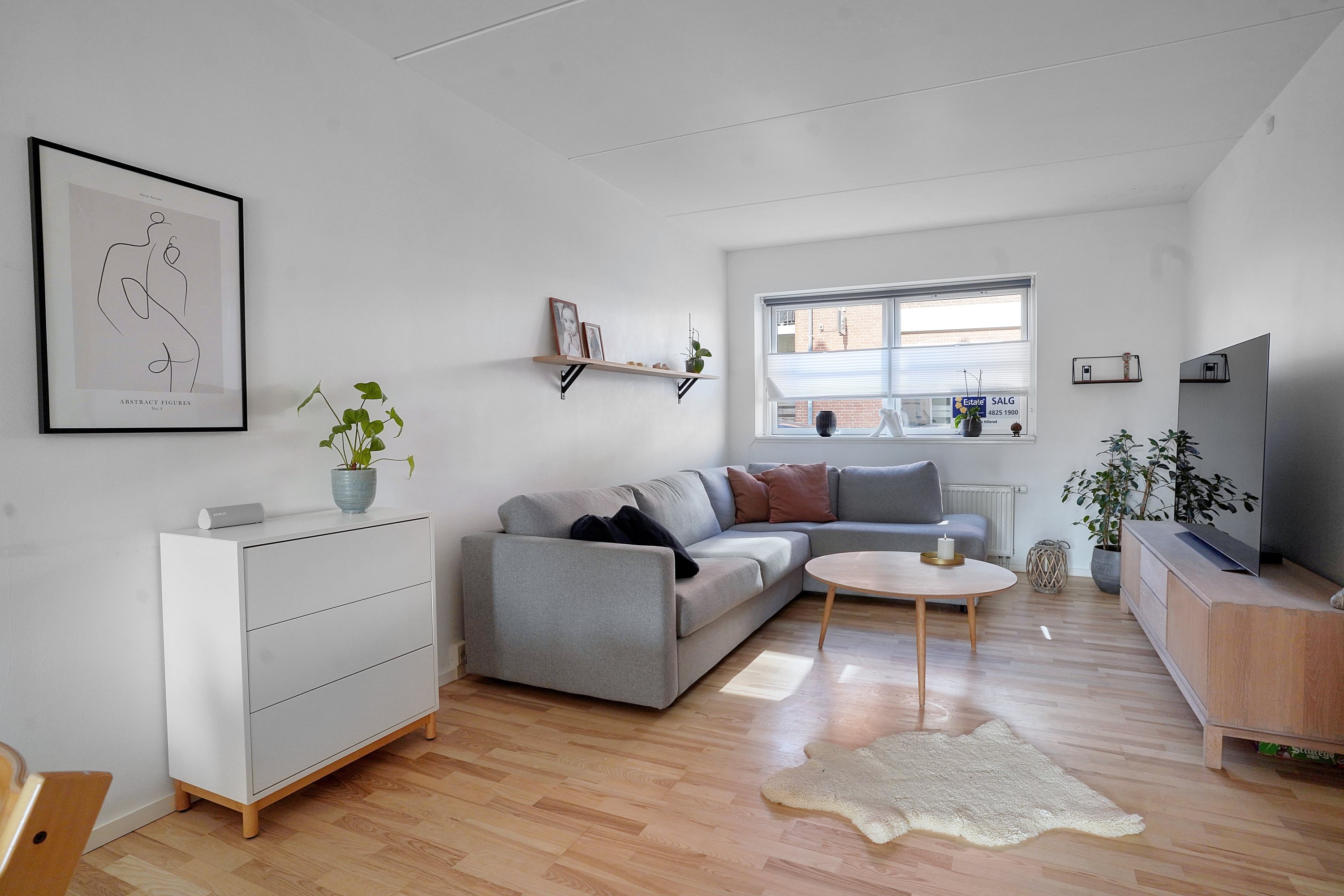 Fremhævet stue billede i fuldskærmstilstand. Billede af Nyhusevej 1C, 3400 Hillerød