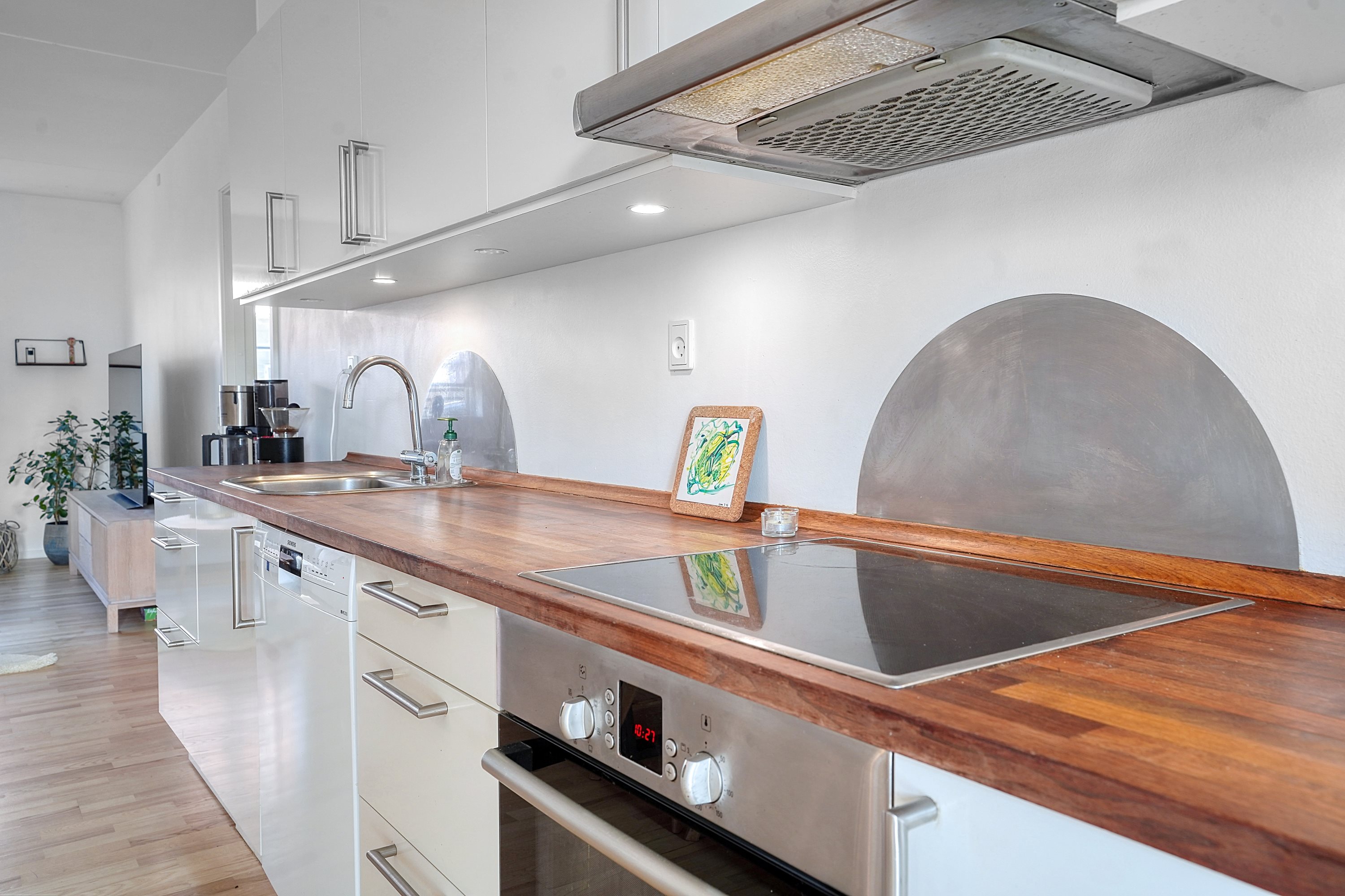 Fremhævet køkken billede i fuldskærmstilstand. Billede af Nyhusevej 1C, 3400 Hillerød