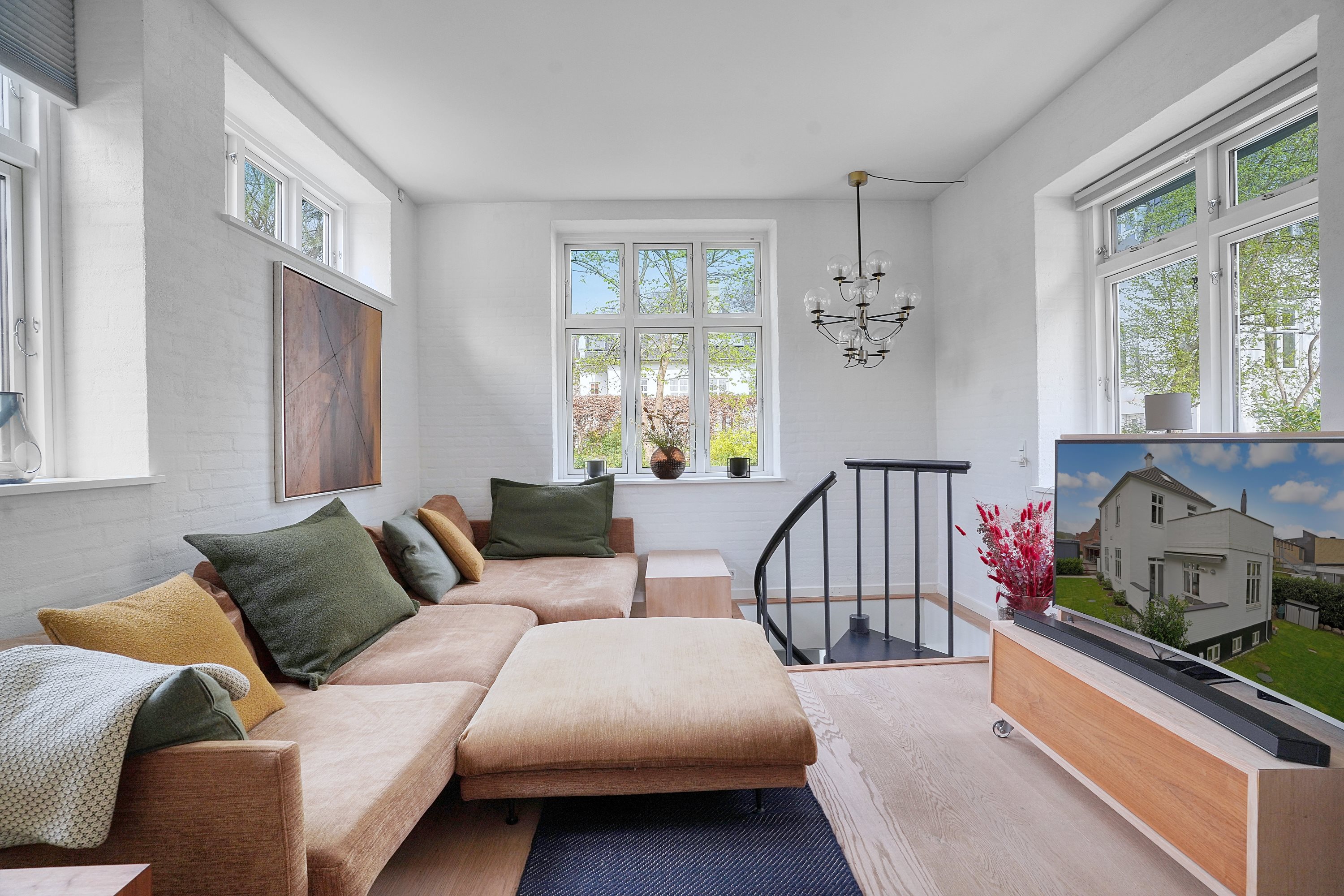 Fremhævet stue billede i fuldskærmstilstand. Billede af Gammel Hareskovvej 325, st.., Hareskov, 3500 Værløse