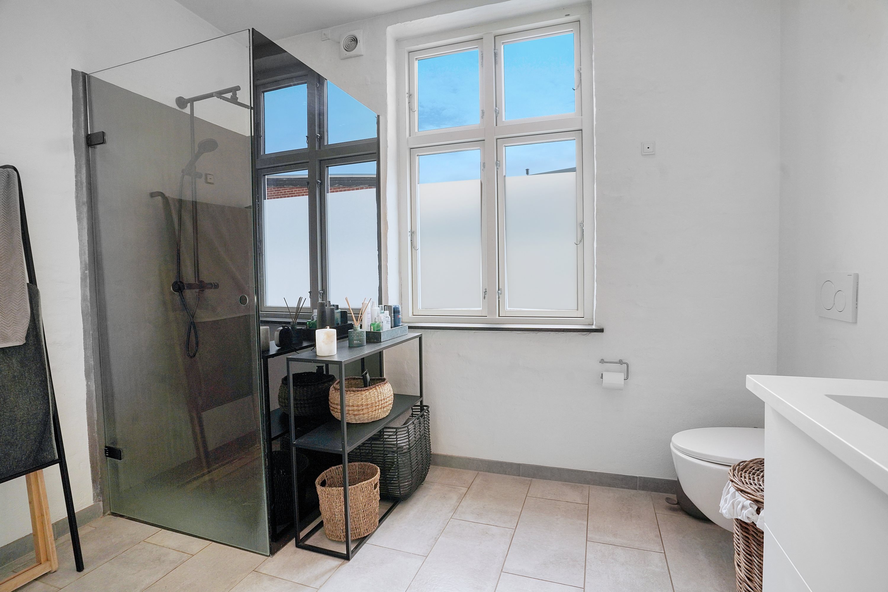 Fremhævet badeværelse billede i fuldskærmstilstand. Billede af Gammel Hareskovvej 325, st.., Hareskov, 3500 Værløse