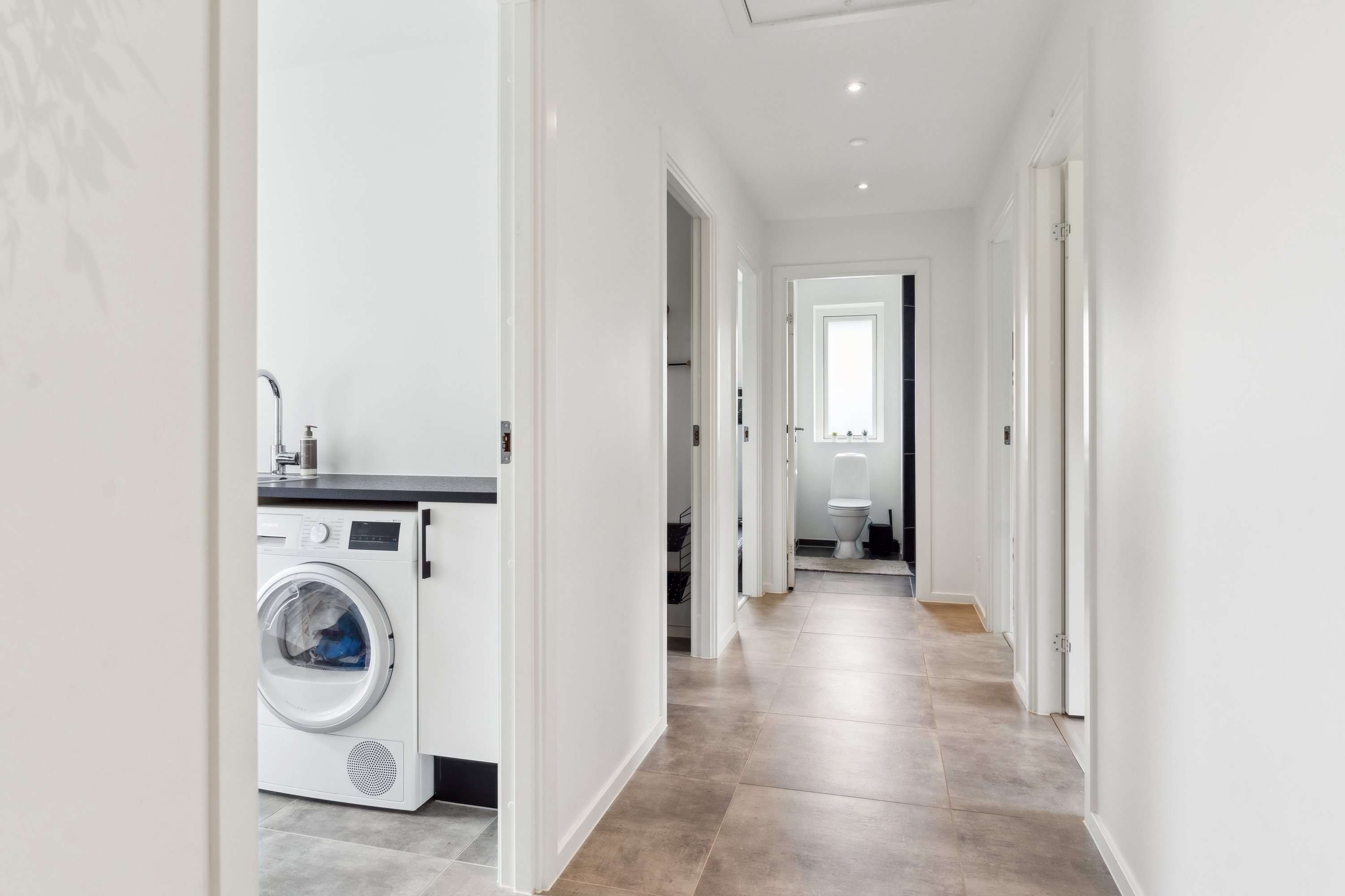 Fremhævet gang billede i fuldskærmstilstand. Billede af Tvedvangen 266A, 2730 Herlev