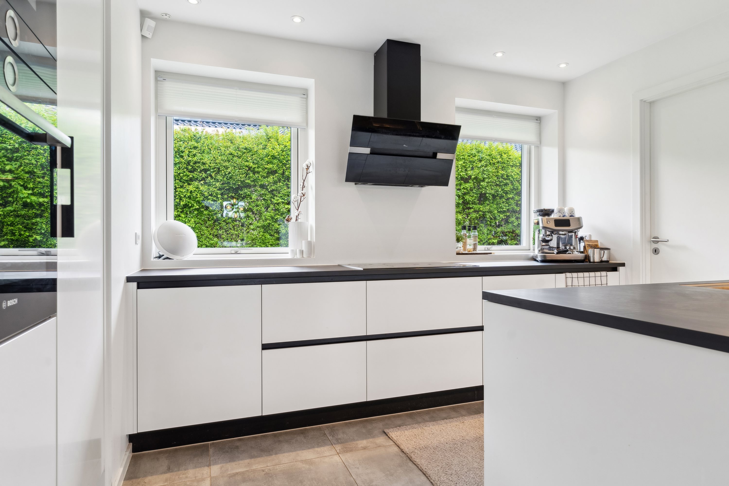 Fremhævet køkken billede i fuldskærmstilstand. Billede af Tvedvangen 266A, 2730 Herlev