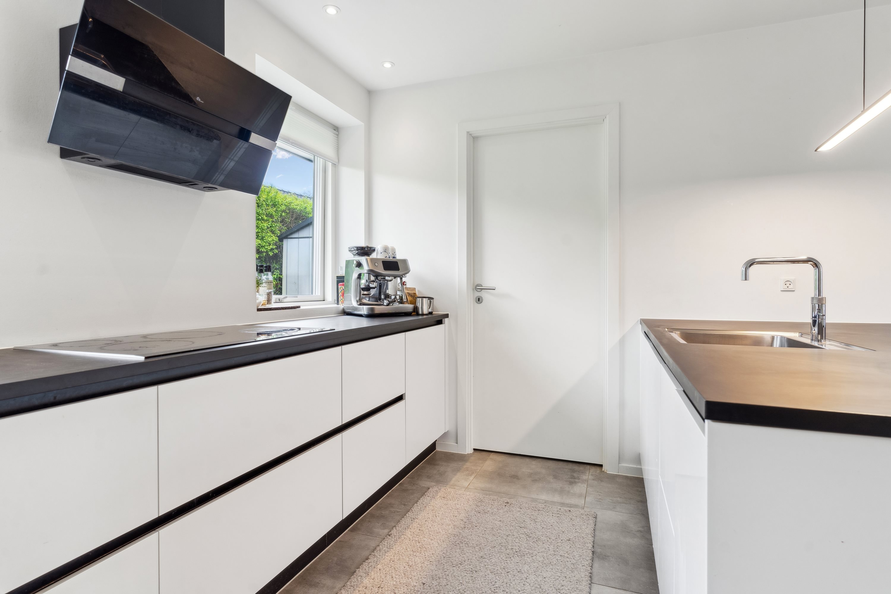 Fremhævet køkken billede i fuldskærmstilstand. Billede af Tvedvangen 266A, 2730 Herlev