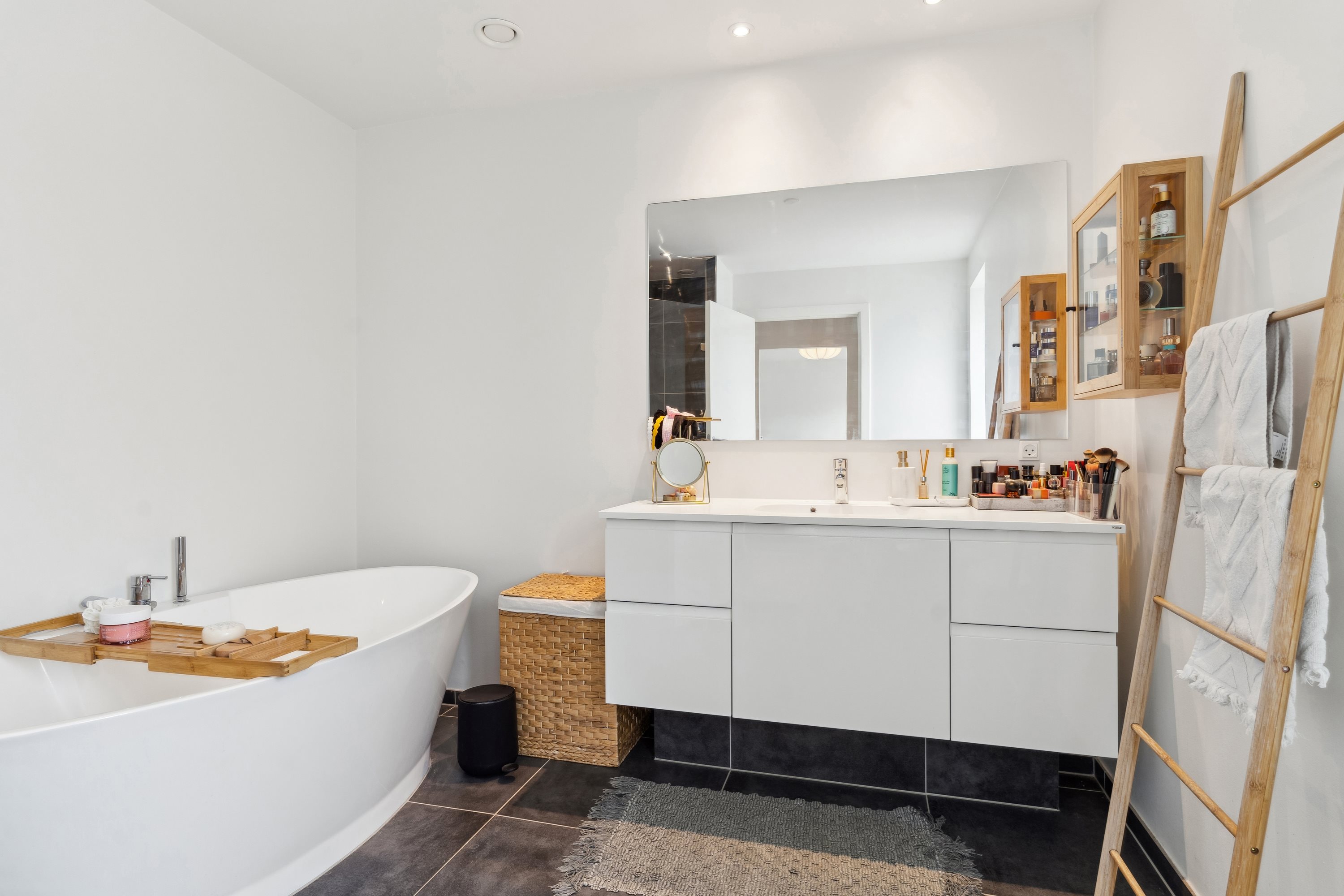 Fremhævet badeværelse billede i fuldskærmstilstand. Billede af Tvedvangen 266A, 2730 Herlev