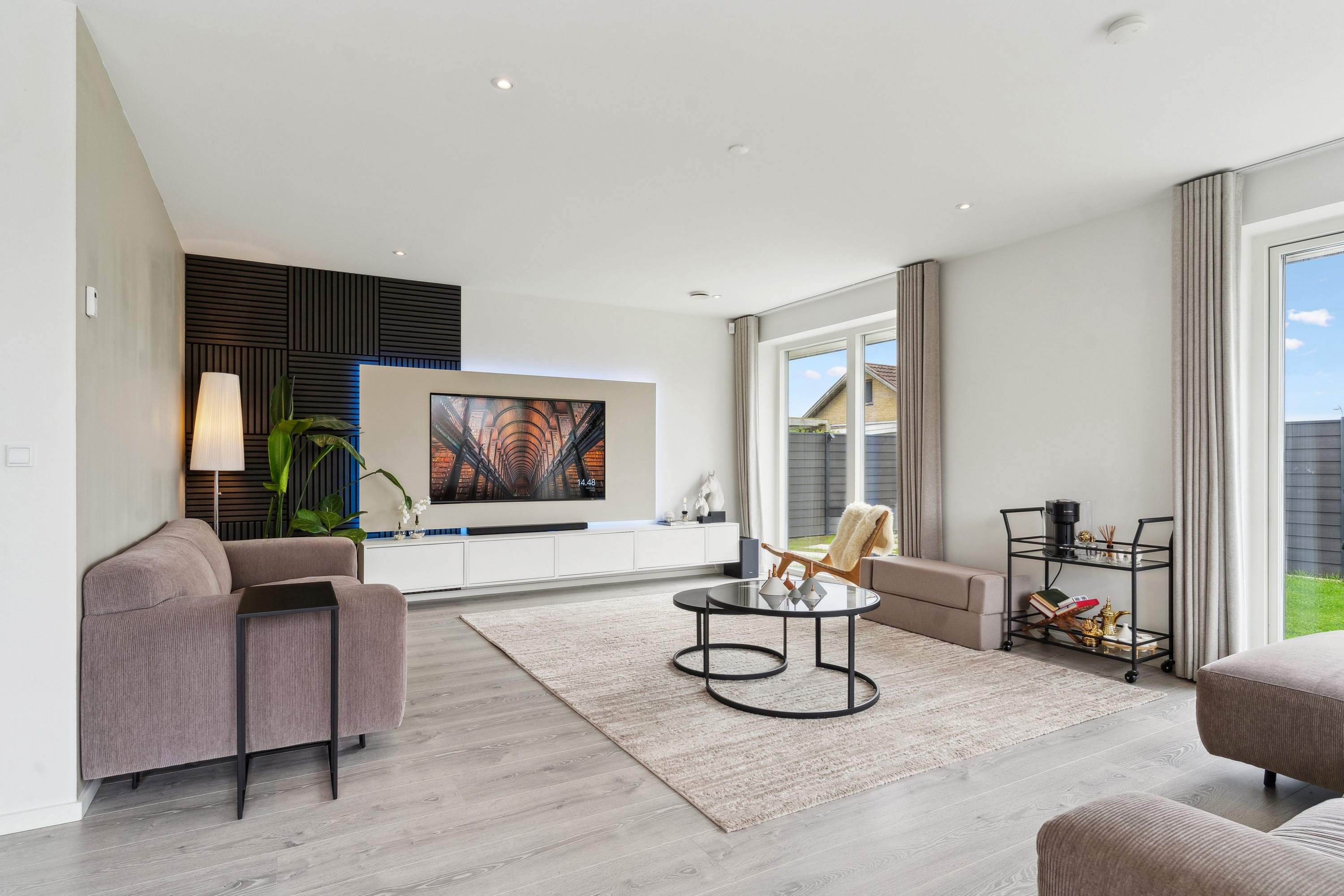 Fremhævet stue billede i fuldskærmstilstand. Billede af Tvedvangen 266A, 2730 Herlev