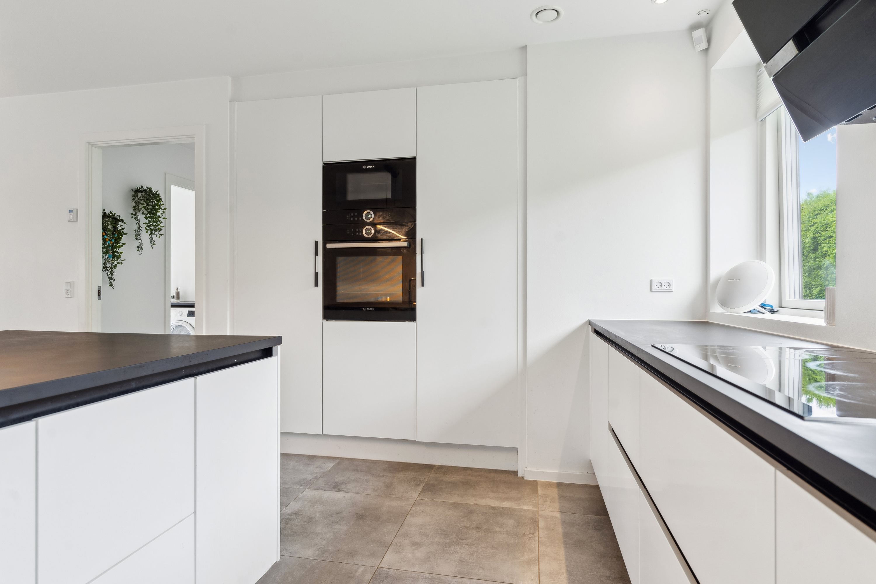 Fremhævet køkken billede i fuldskærmstilstand. Billede af Tvedvangen 266A, 2730 Herlev