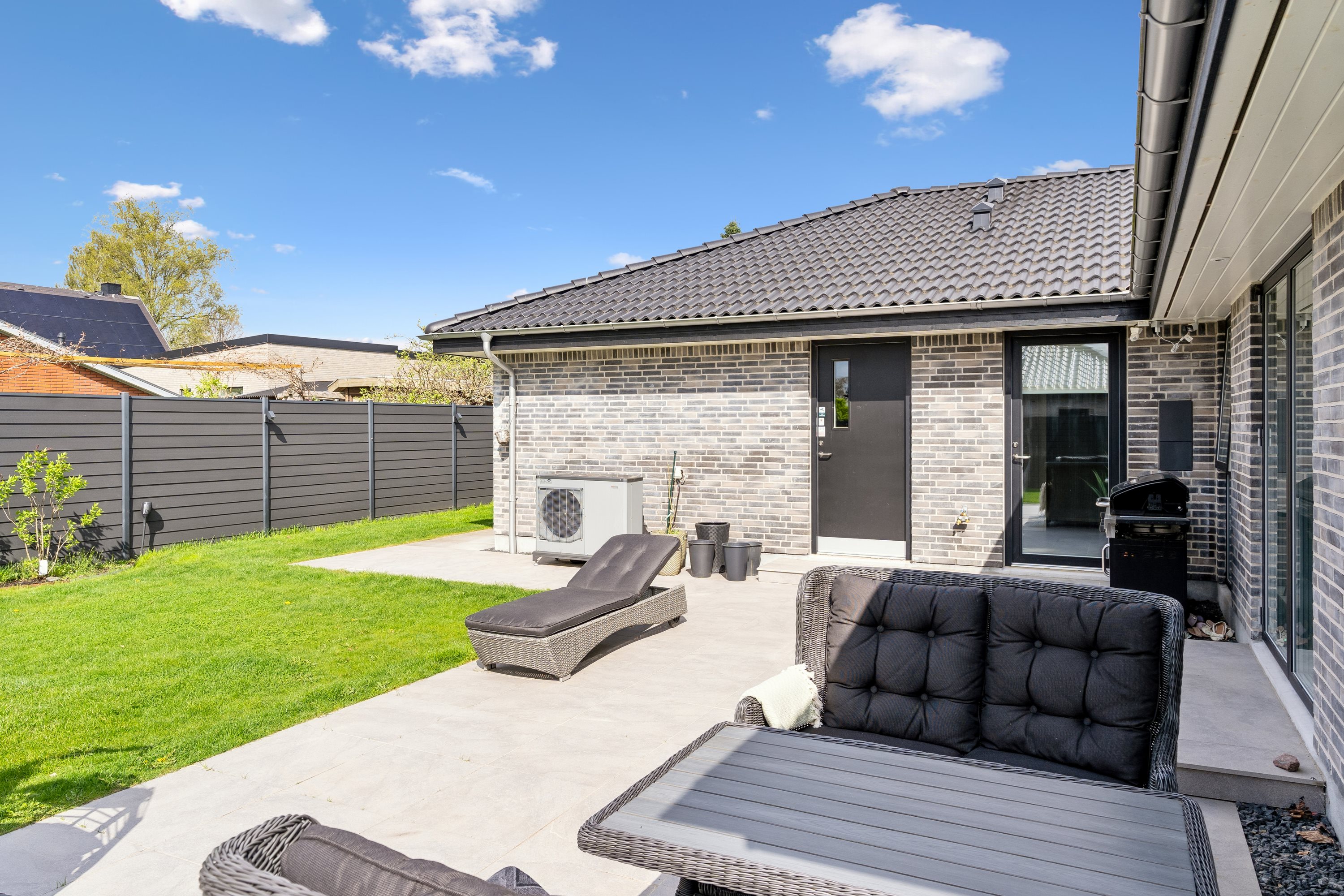 Fremhævet ejendom 1 billede i fuldskærmstilstand. Billede af Tvedvangen 266A, 2730 Herlev