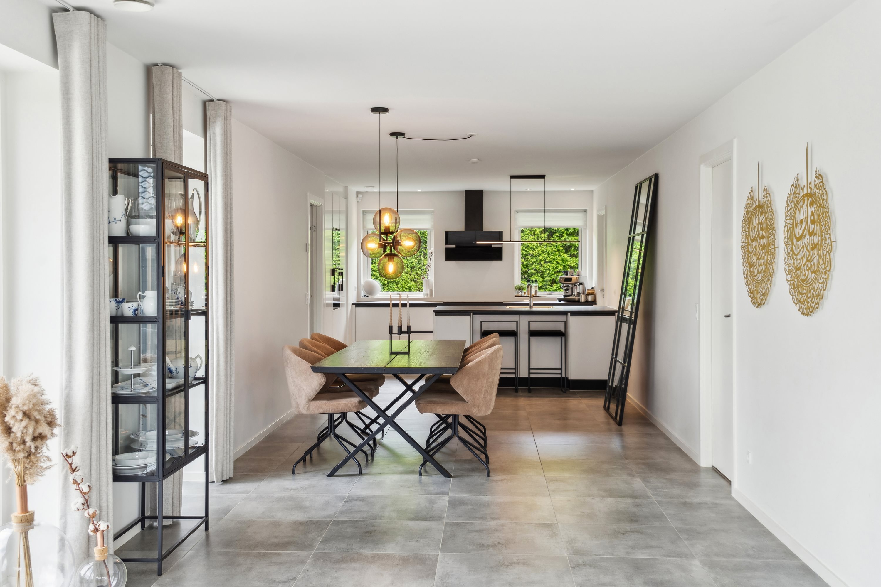 Fremhævet stue billede i fuldskærmstilstand. Billede af Tvedvangen 266A, 2730 Herlev