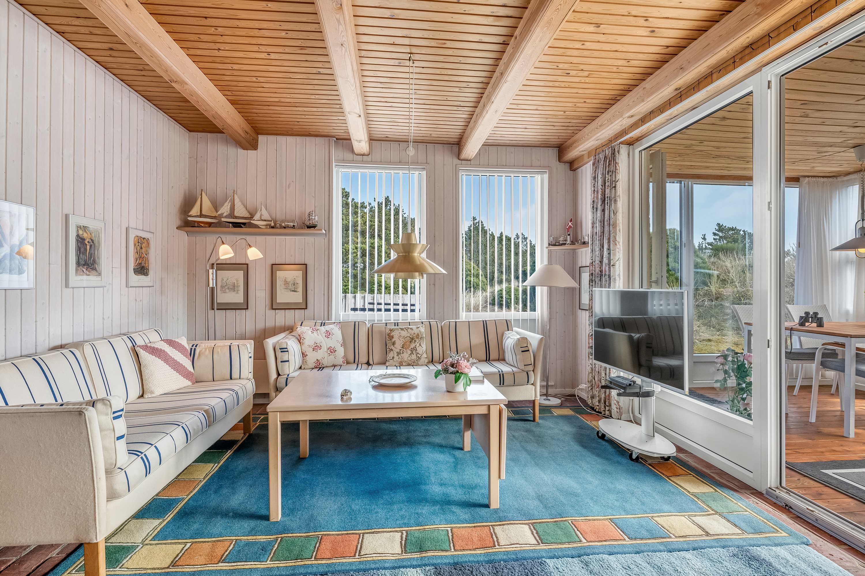 Fremhævet stue billede i fuldskærmstilstand. Billede af Holmsborgvej 8, Søndervig, 6950 Ringkøbing