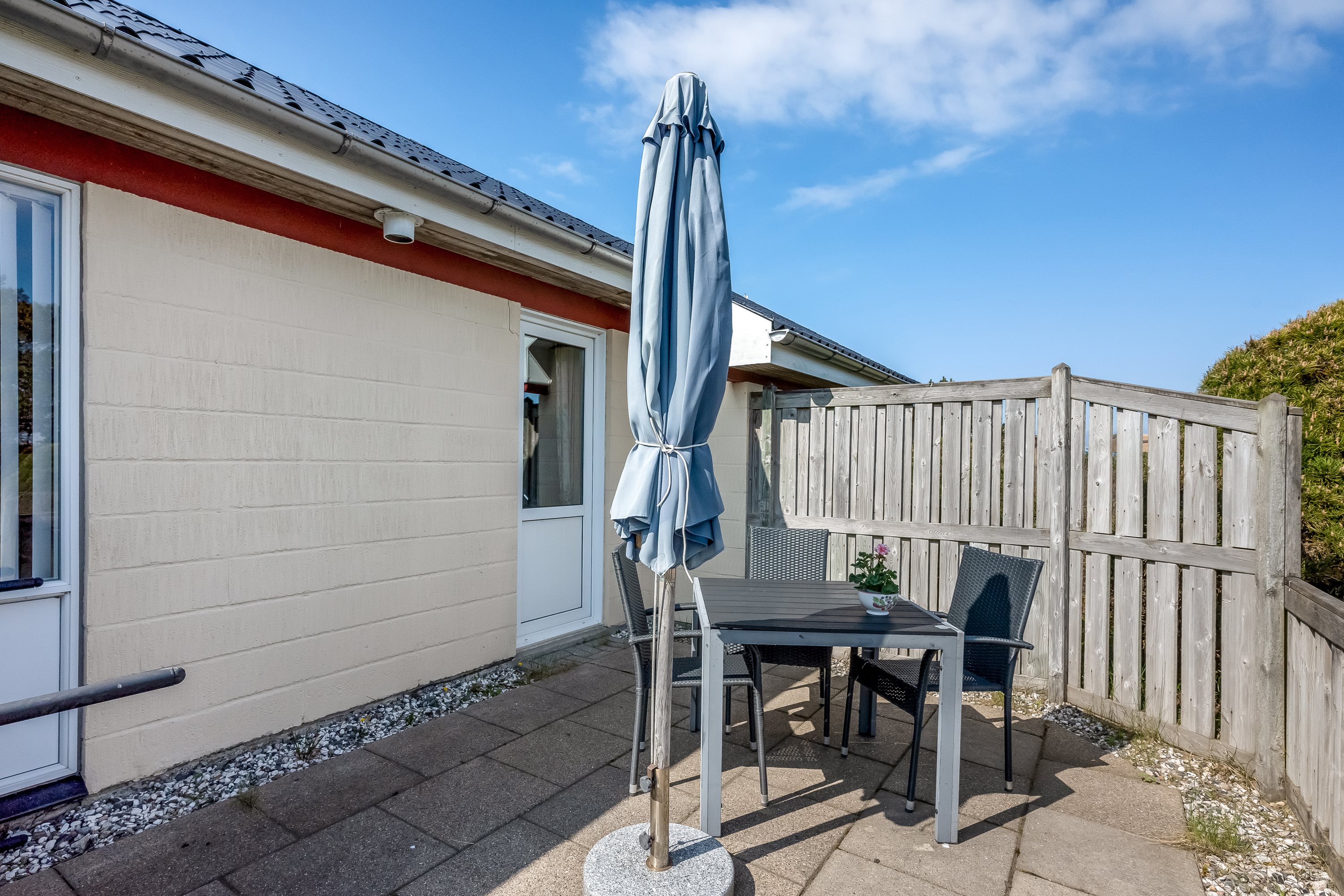 Fremhævet terrasse billede i fuldskærmstilstand. Billede af Holmsborgvej 8, Søndervig, 6950 Ringkøbing