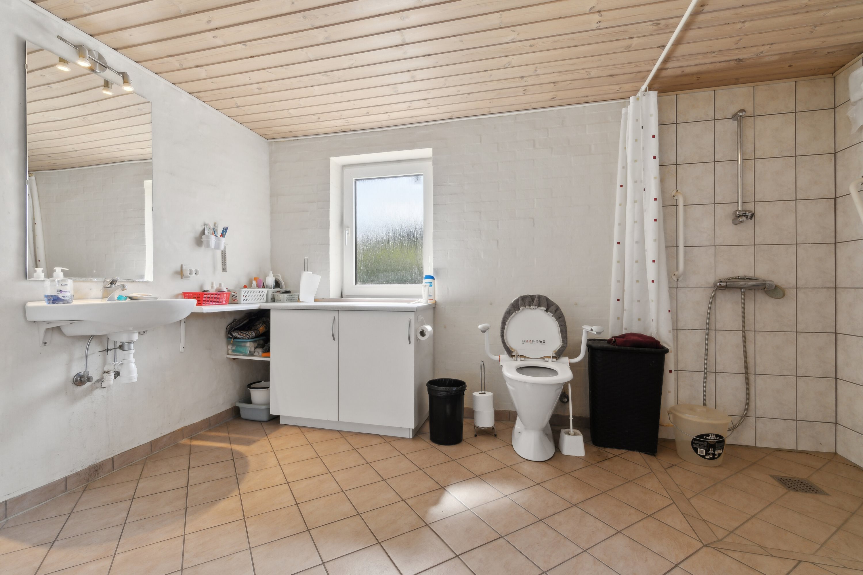 Fremhævet badeværelse billede i fuldskærmstilstand. Billede af Næstrupvej 57, Sjørring, 7700 Thisted