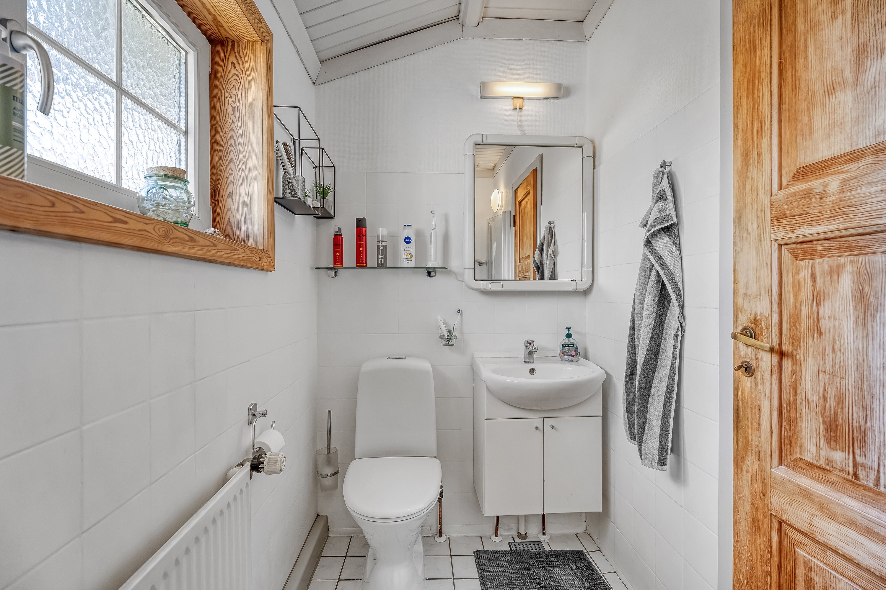 Fremhævet badeværelse billede i fuldskærmstilstand. Billede af Frejasvej 26, 4873 Væggerløse