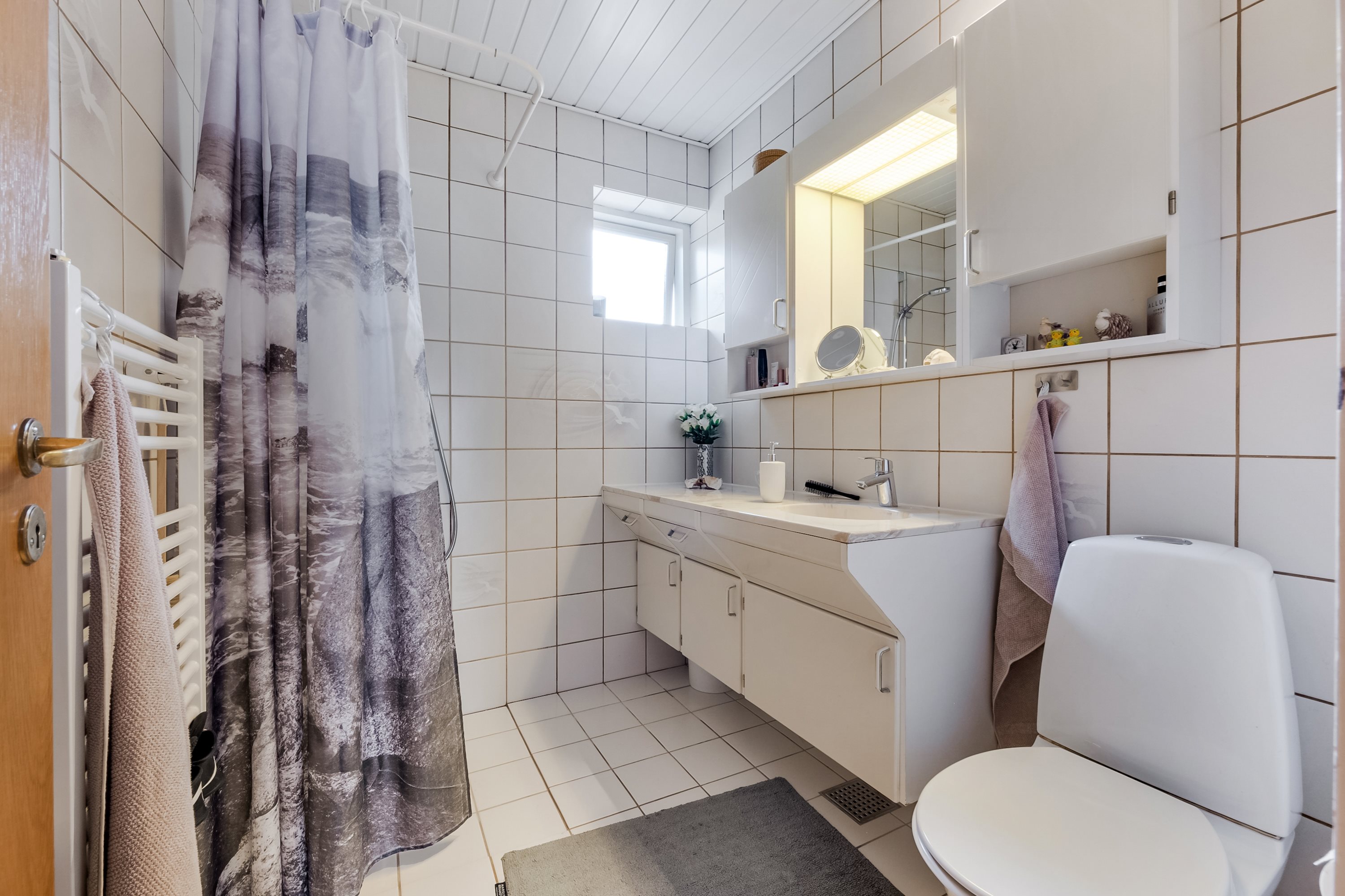 Fremhævet badeværelse billede i fuldskærmstilstand. Billede af Fjordvej 2, 5330 Munkebo