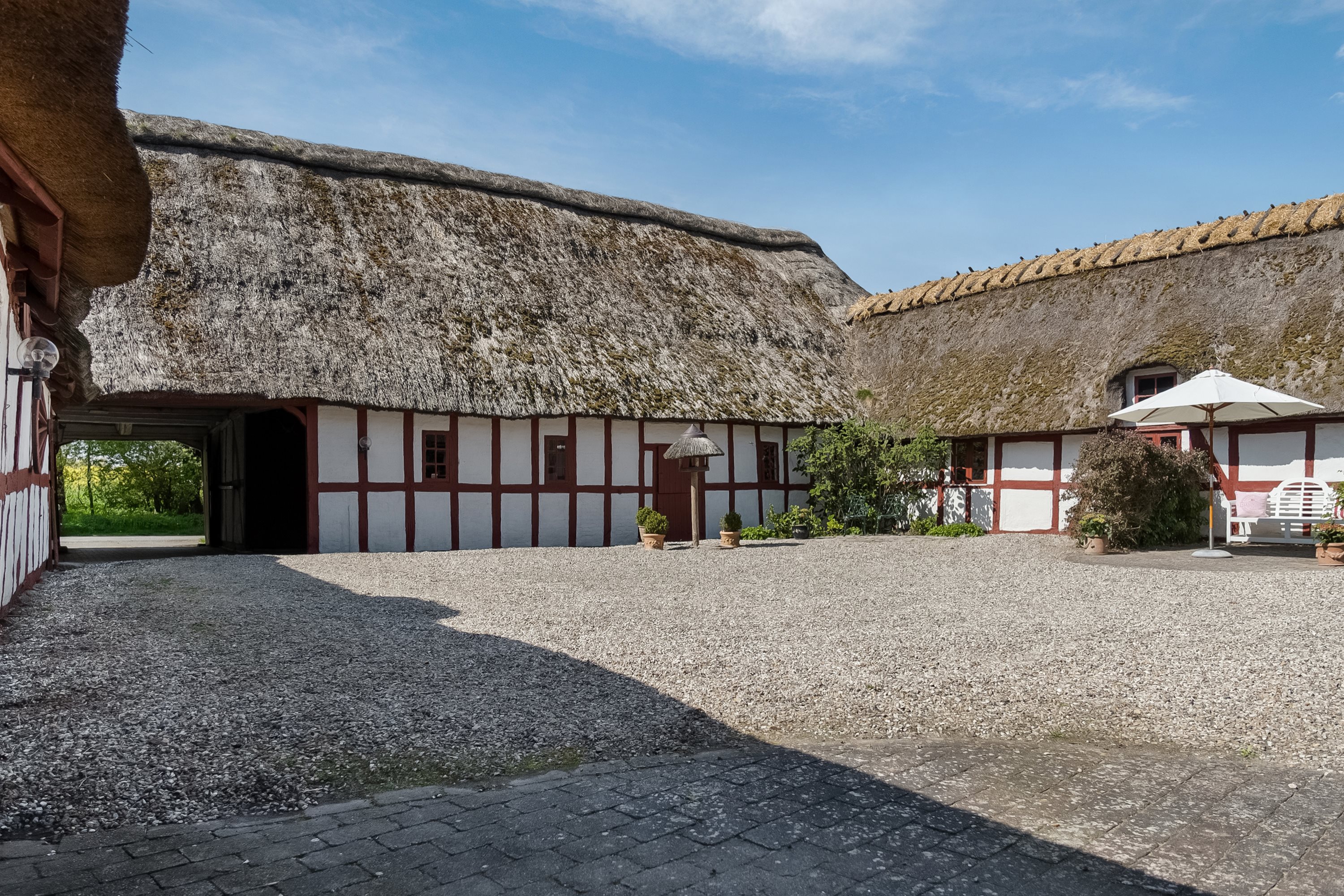 Fremhævet gårdmiljø billede i fuldskærmstilstand. Billede af Over Kærbyvej 98, Over Kærby, 5300 Kerteminde