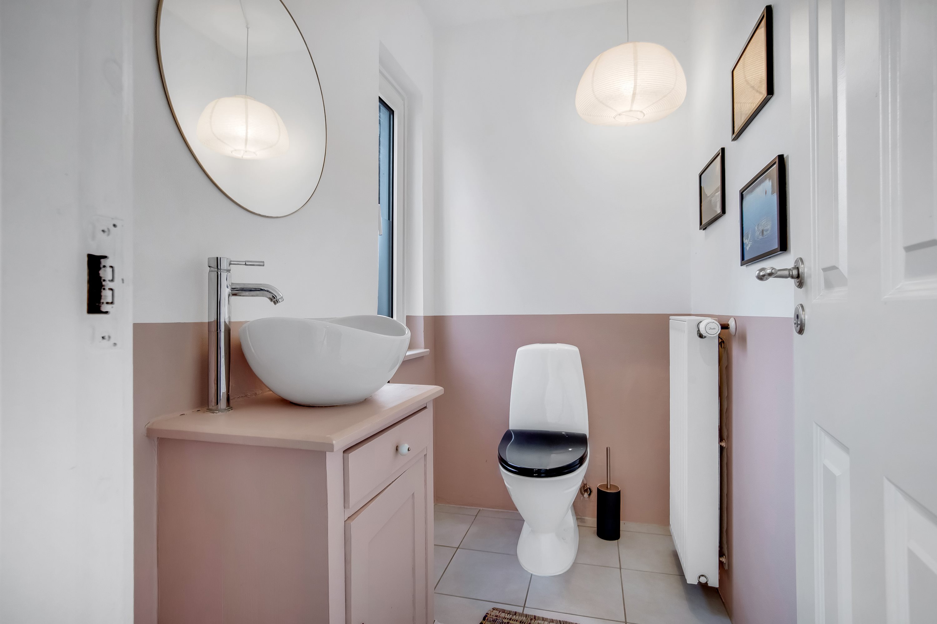 Fremhævet toilet billede i fuldskærmstilstand. Billede af Gl. Hornshøjvej 7, 7500 Holstebro