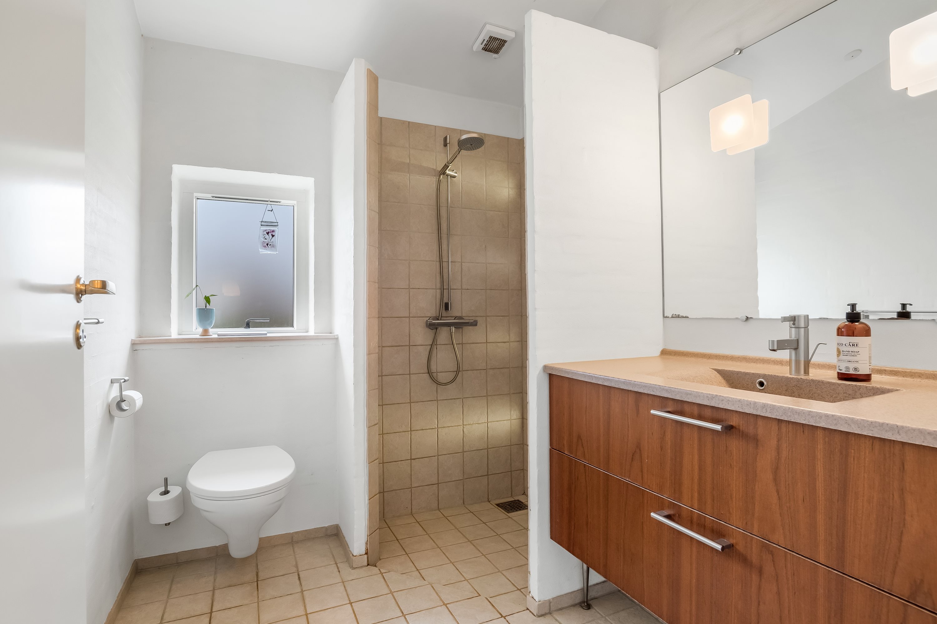 Fremhævet badeværelse billede i fuldskærmstilstand. Billede af Fennen 9, 7500 Holstebro