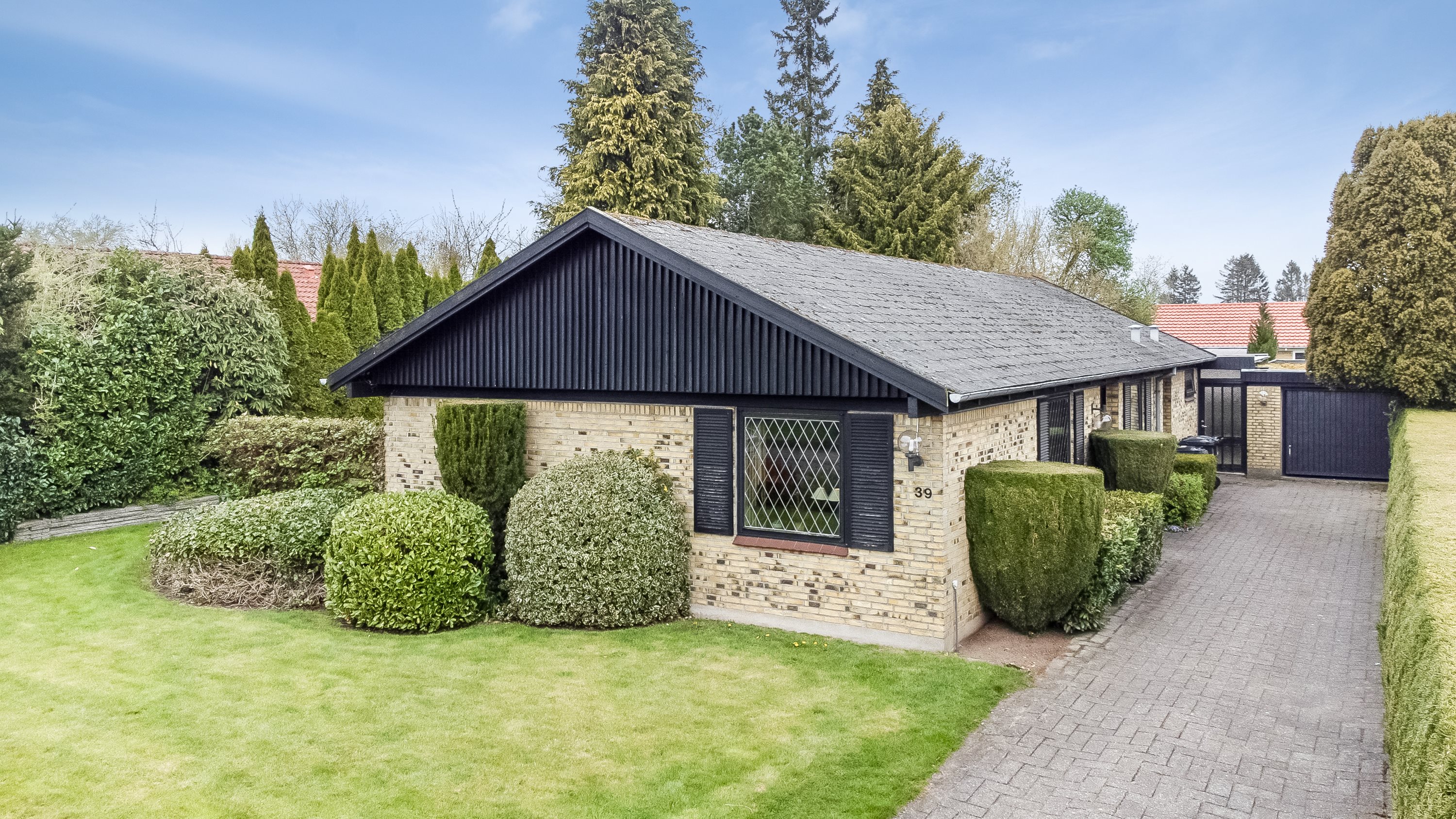 Villa: Facade p&#229; Kirkebakken 39, Bellinge, 5250 Odense SV