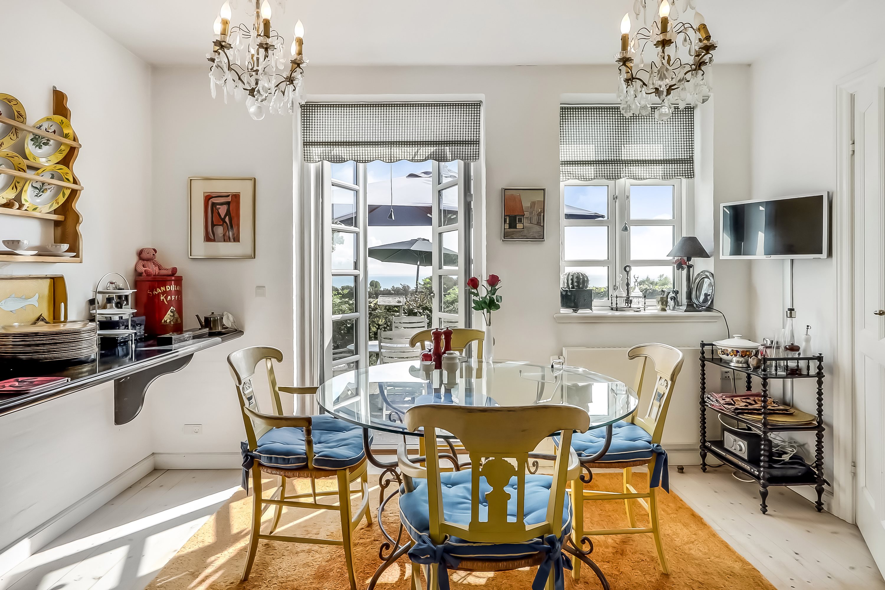 Fremhævet stue billede i fuldskærmstilstand. Billede af Hellebakken 1, 5970 Ærøskøbing