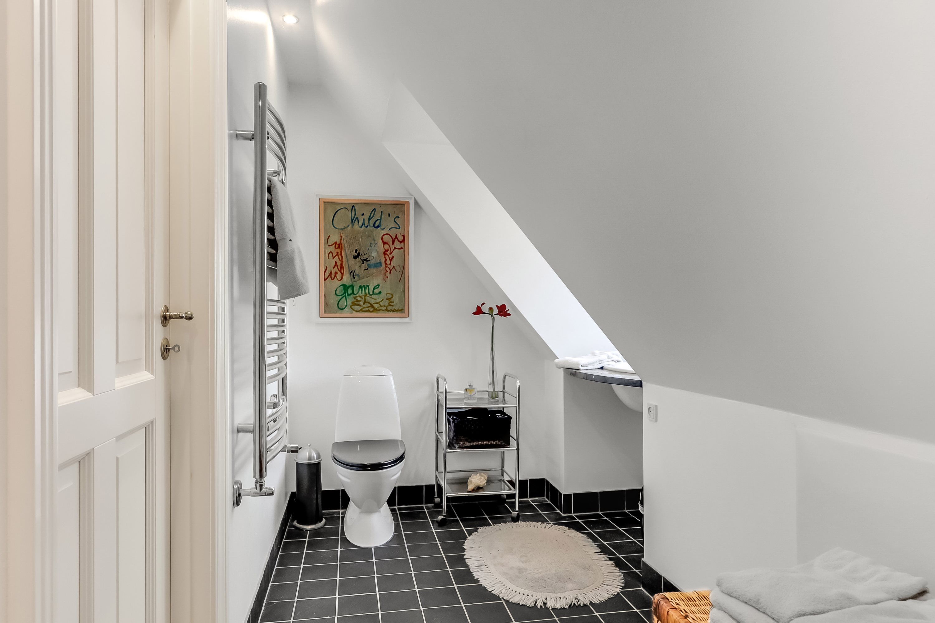 Fremhævet toilet billede i fuldskærmstilstand. Billede af Hellebakken 1, 5970 Ærøskøbing