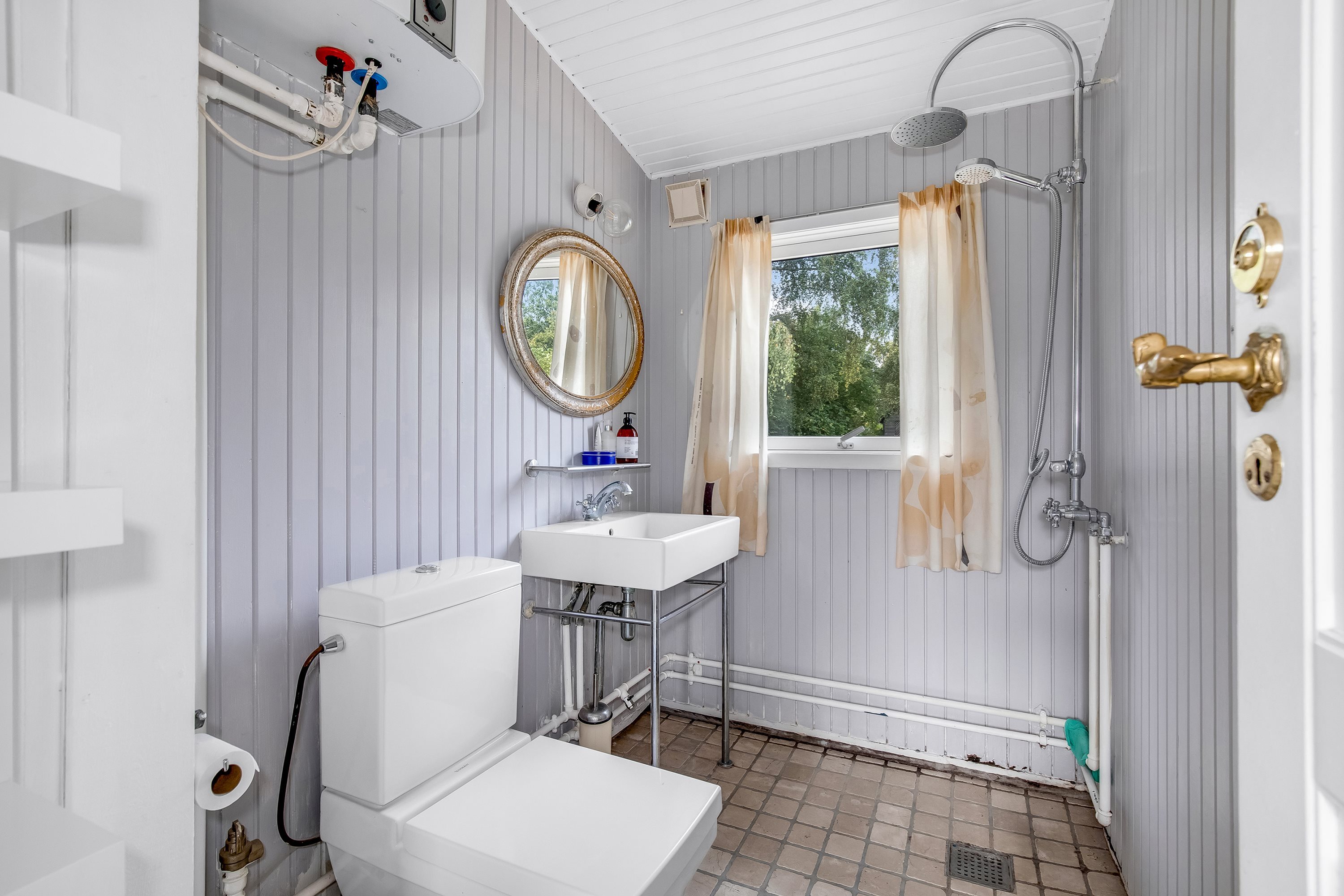 Fremhævet badeværelse billede i fuldskærmstilstand. Billede af Præsthøjvej 14, 3300 Frederiksværk