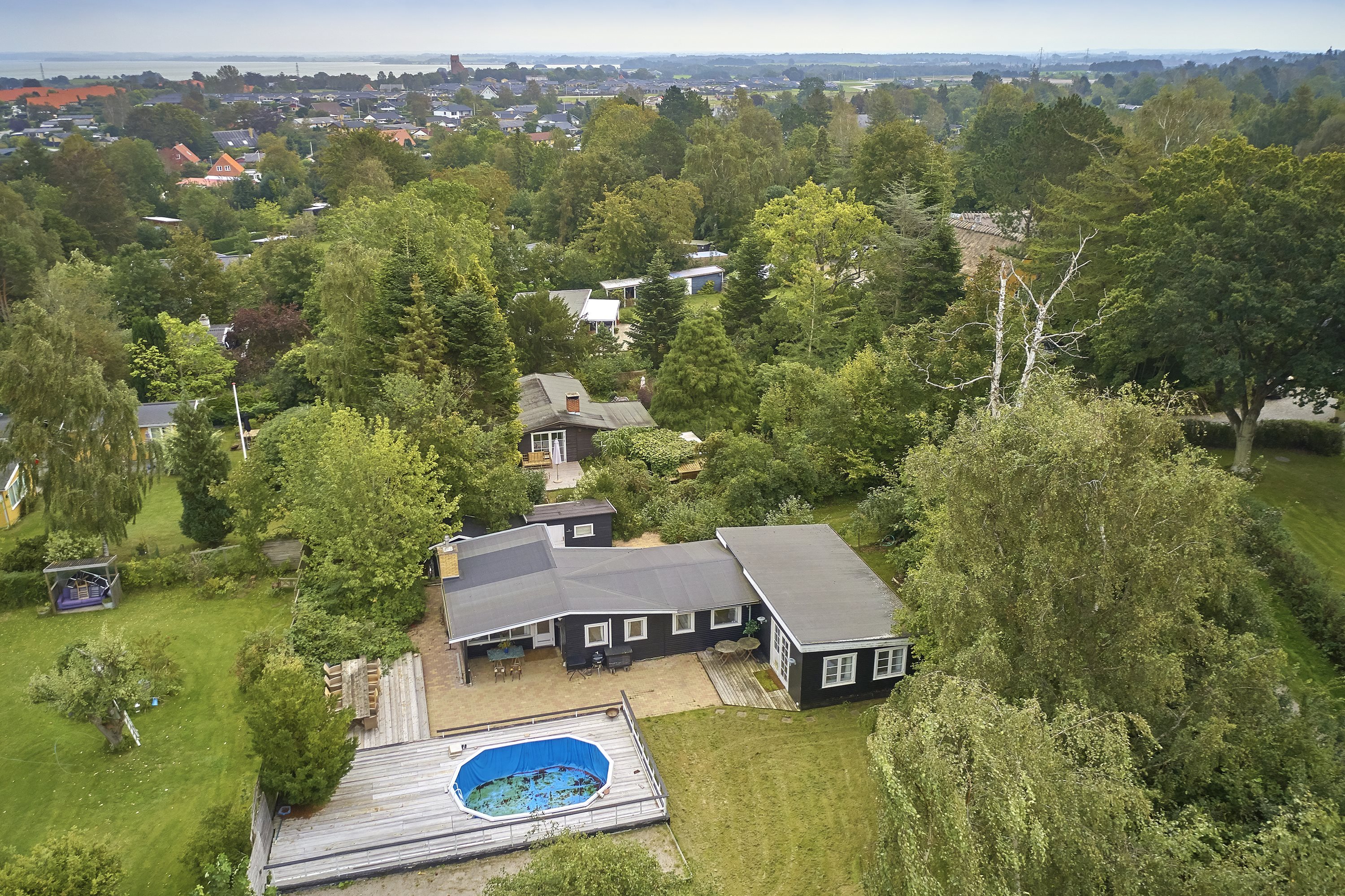 Fremhævet luftfoto billede i fuldskærmstilstand. Billede af Præsthøjvej 14, 3300 Frederiksværk