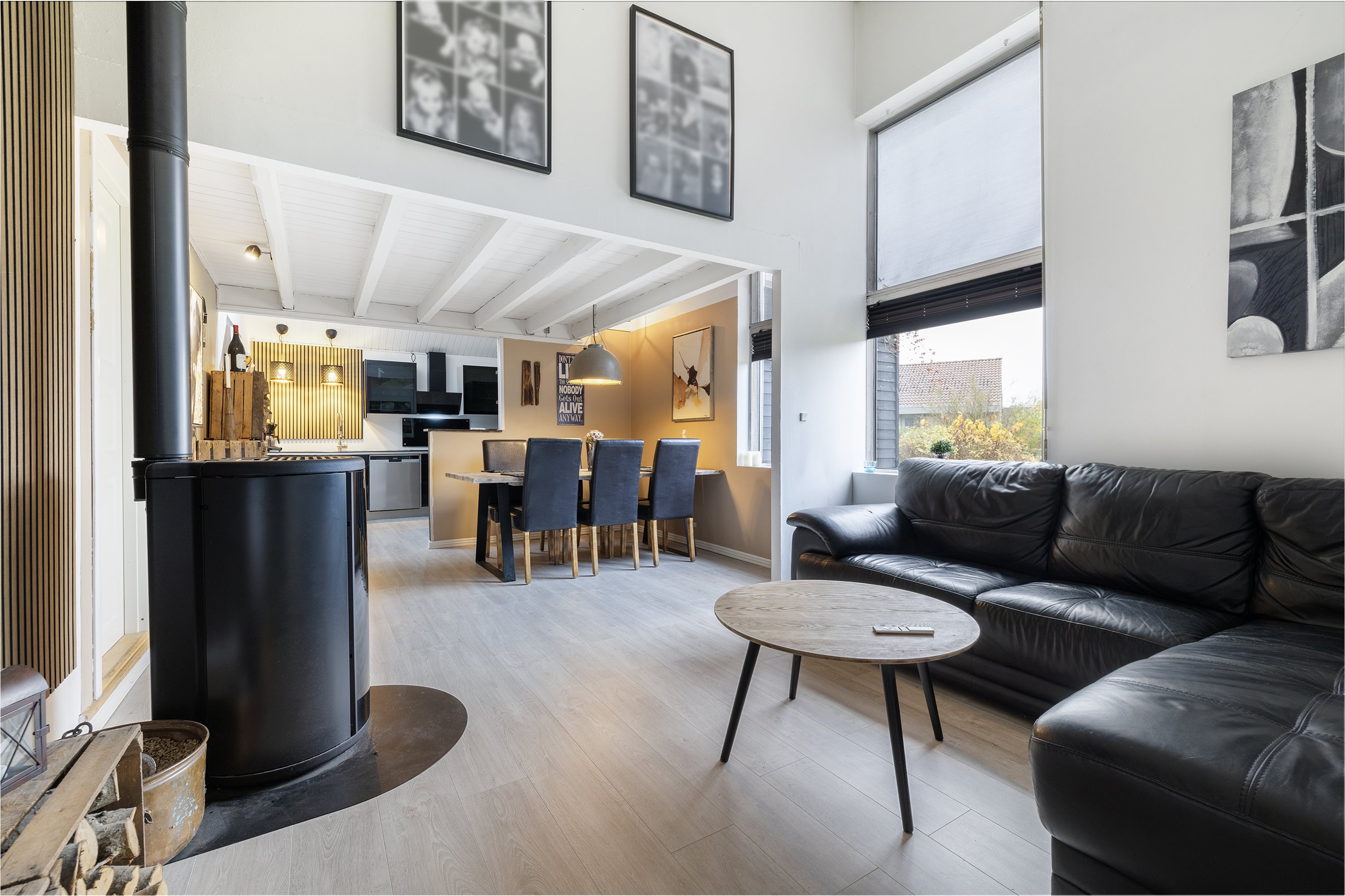 Fremhævet stue billede i fuldskærmstilstand. Billede af Ugletoften 39, Højby, 5260 Odense S