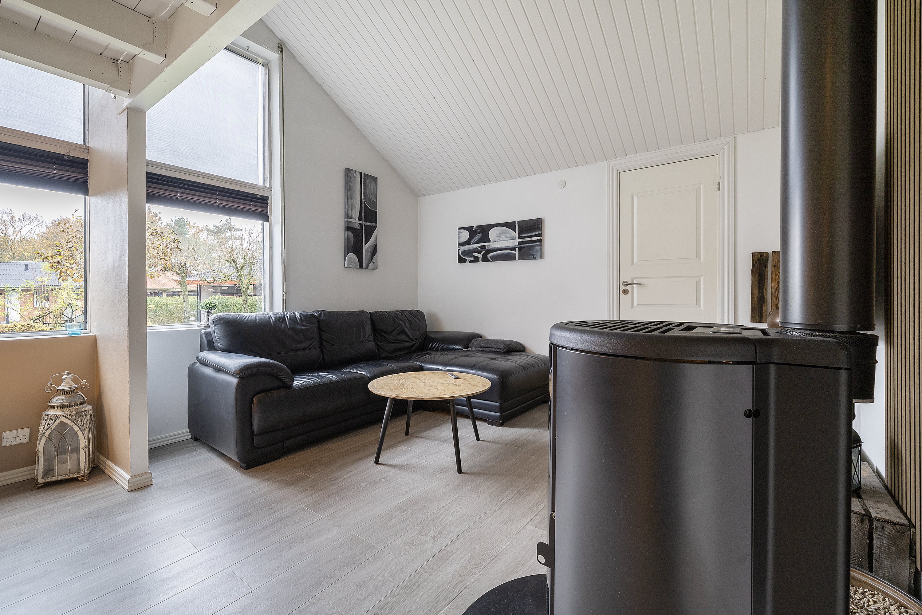 Fremhævet stue billede i fuldskærmstilstand. Billede af Ugletoften 39, Højby, 5260 Odense S