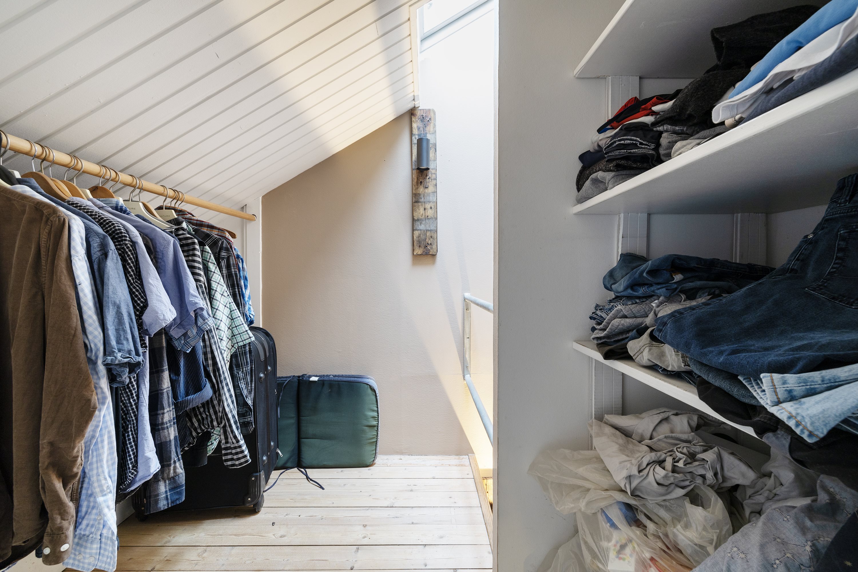 Fremhævet walkin closet billede i fuldskærmstilstand. Billede af Ugletoften 39, Højby, 5260 Odense S