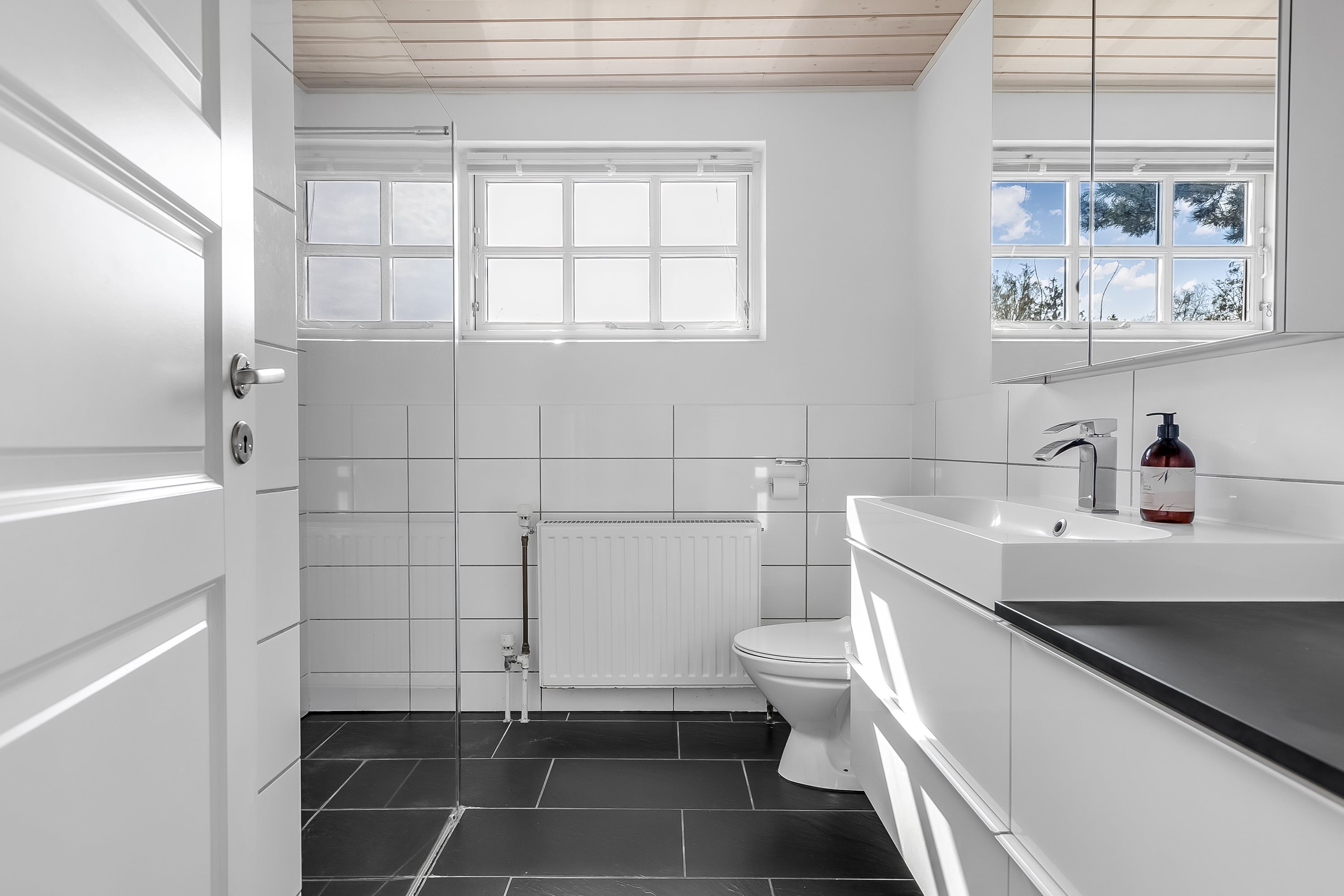 Fremhævet badeværelse billede i fuldskærmstilstand. Billede af Strandvejen 133, Hejninge, 4200 Slagelse