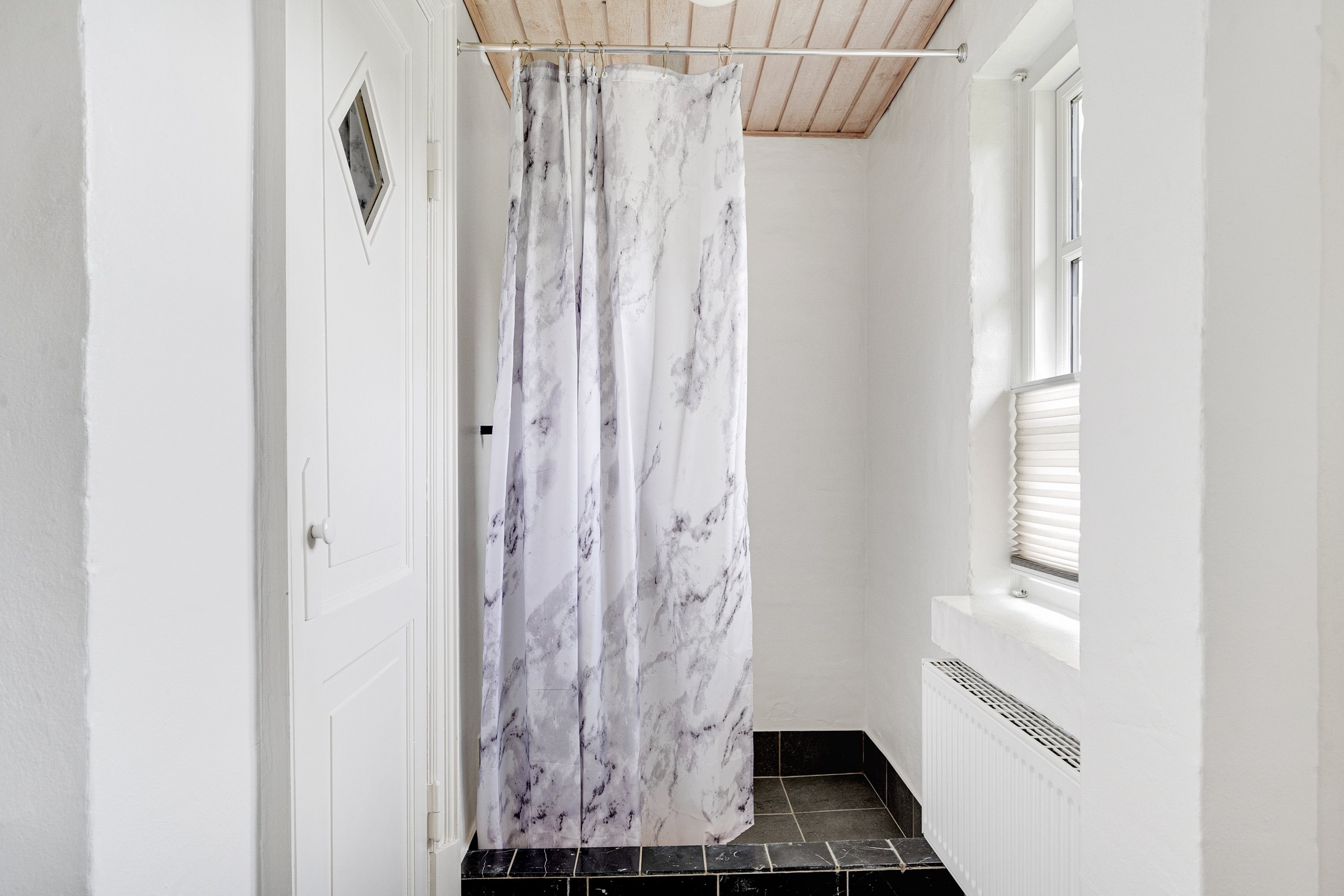 Fremhævet badeværelse billede i fuldskærmstilstand. Billede af Holtumvej 14, Arnborg, 7400 Herning