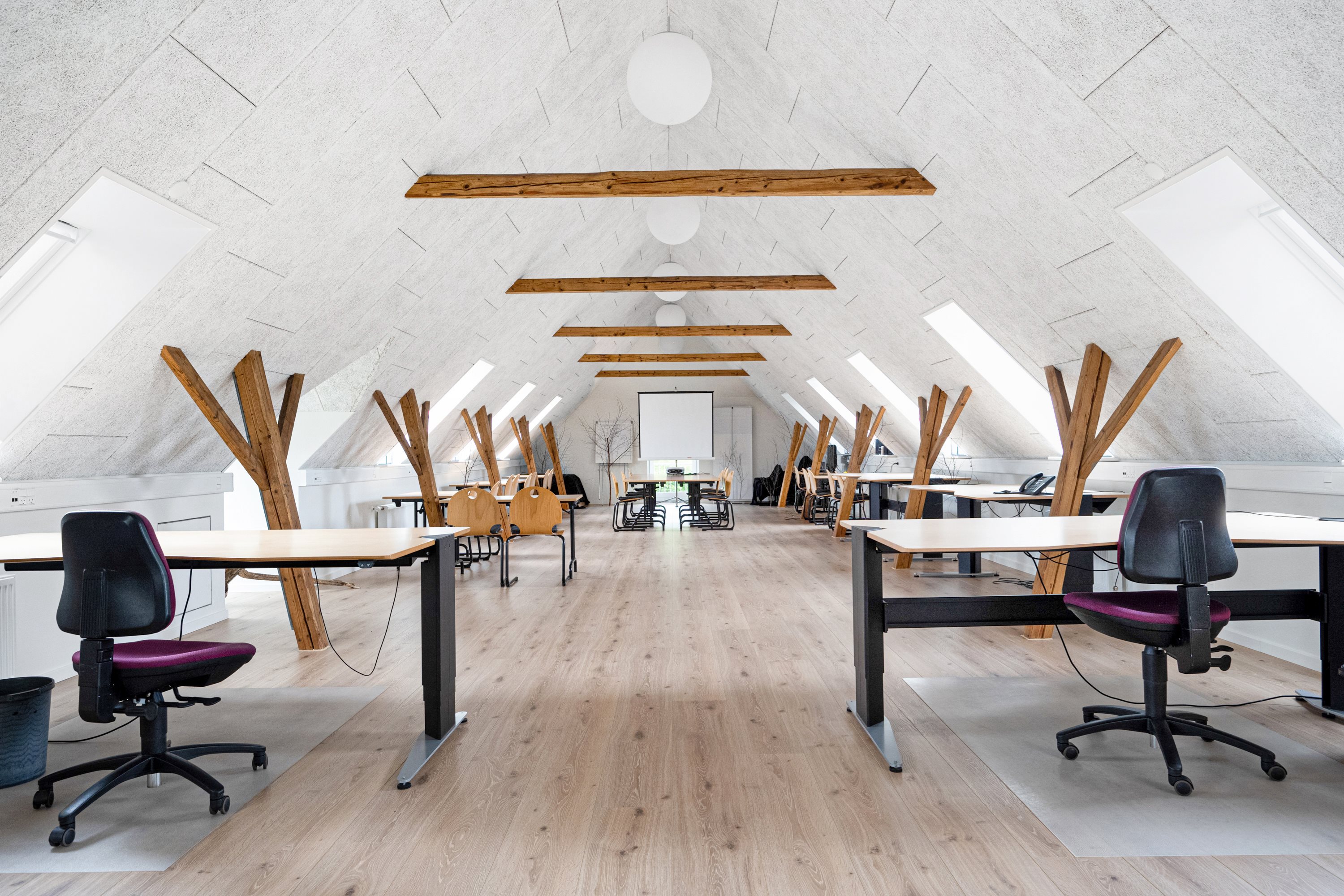 Fremhævet kontor billede i fuldskærmstilstand. Billede af Holtumvej 14, Arnborg, 7400 Herning