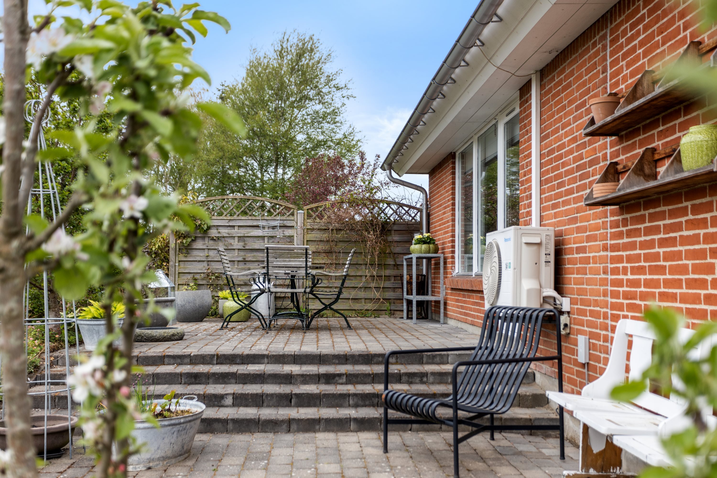 Fremhævet terrasse billede i fuldskærmstilstand. Billede af Tostrupvej 45A, 9230 Svenstrup J