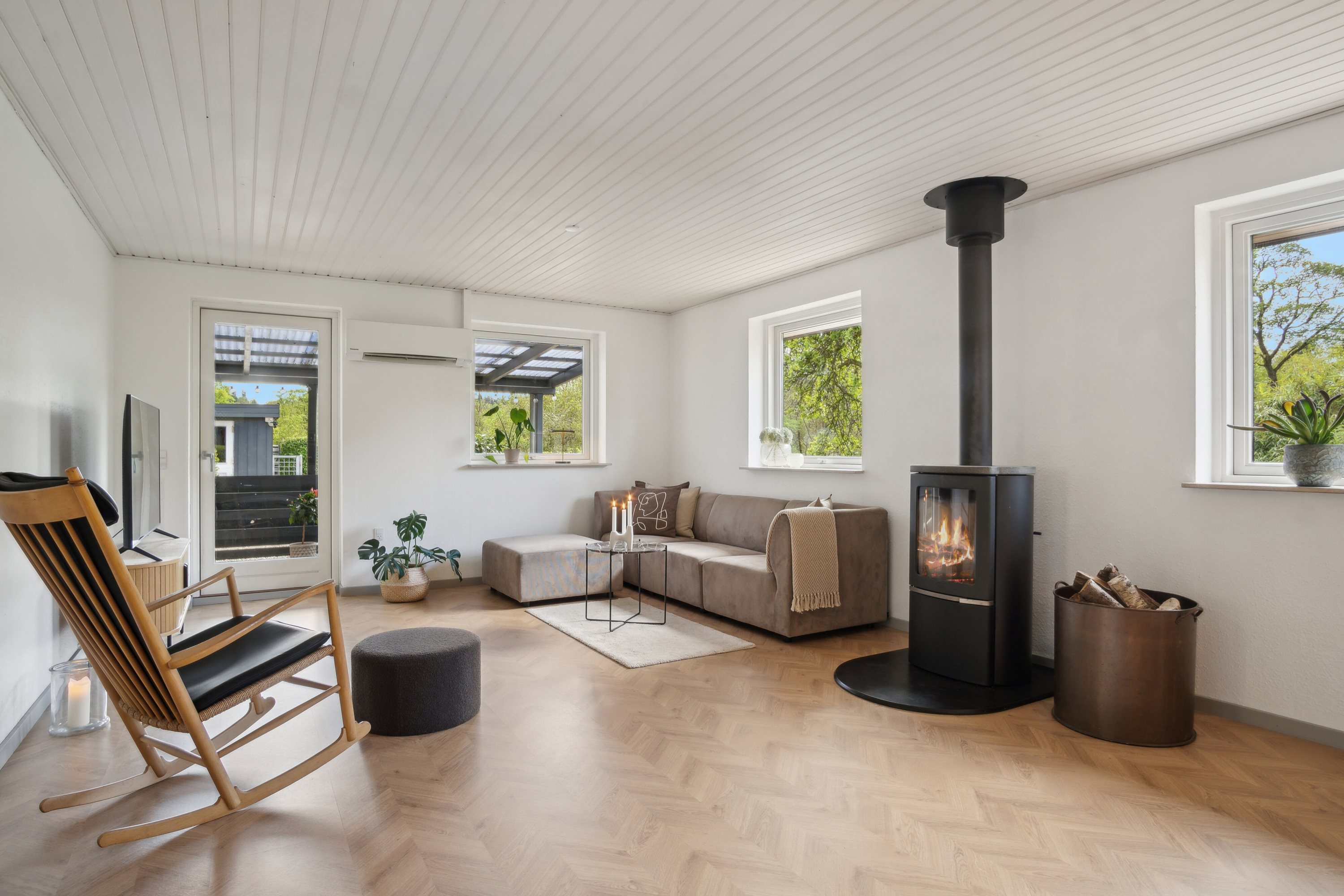 Fremhævet køkken/alrum/stue billede i fuldskærmstilstand. Billede af Bøgvadvej 40, 6040 Egtved