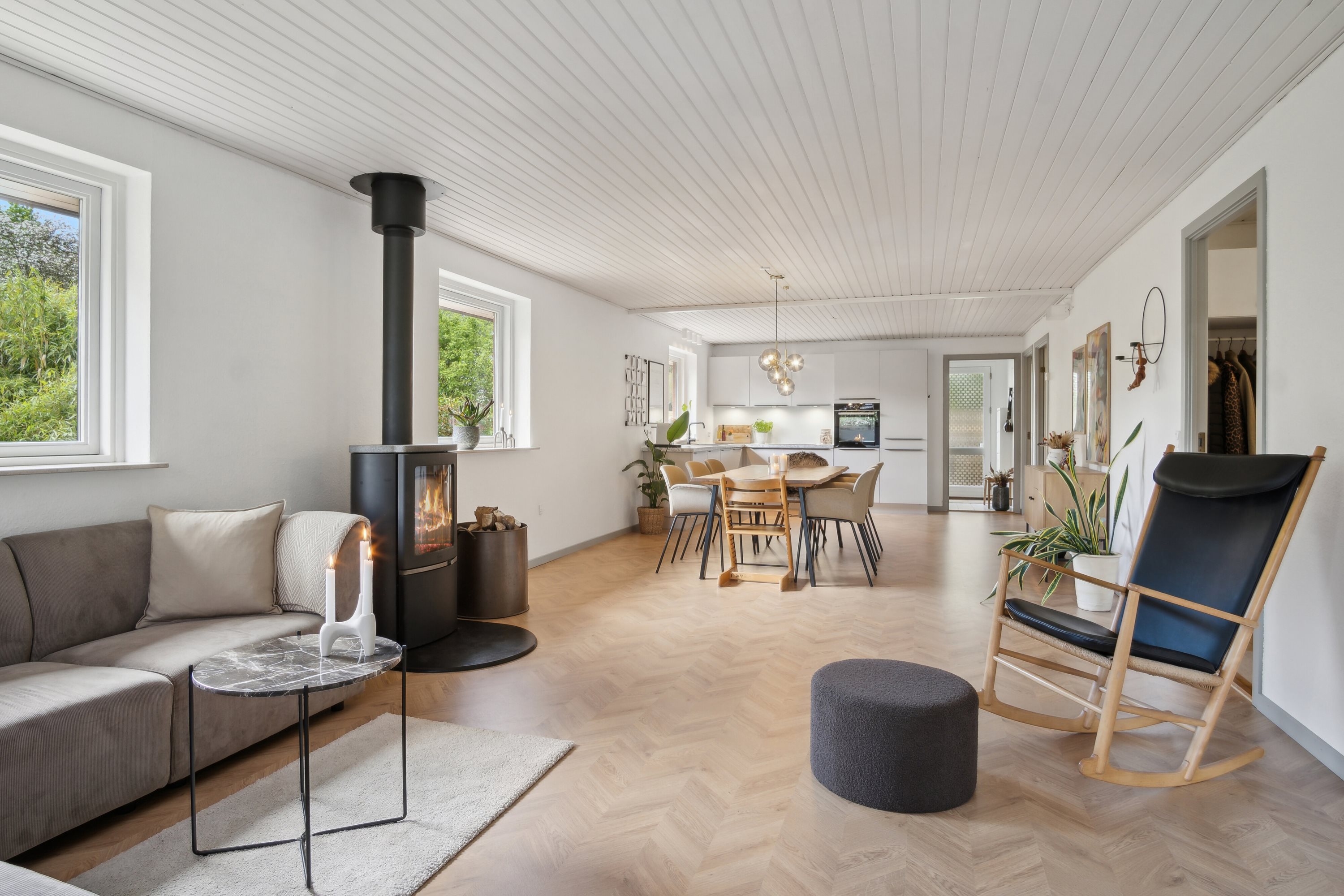 Fremhævet køkken/alrum/stue billede i fuldskærmstilstand. Billede af Bøgvadvej 40, 6040 Egtved